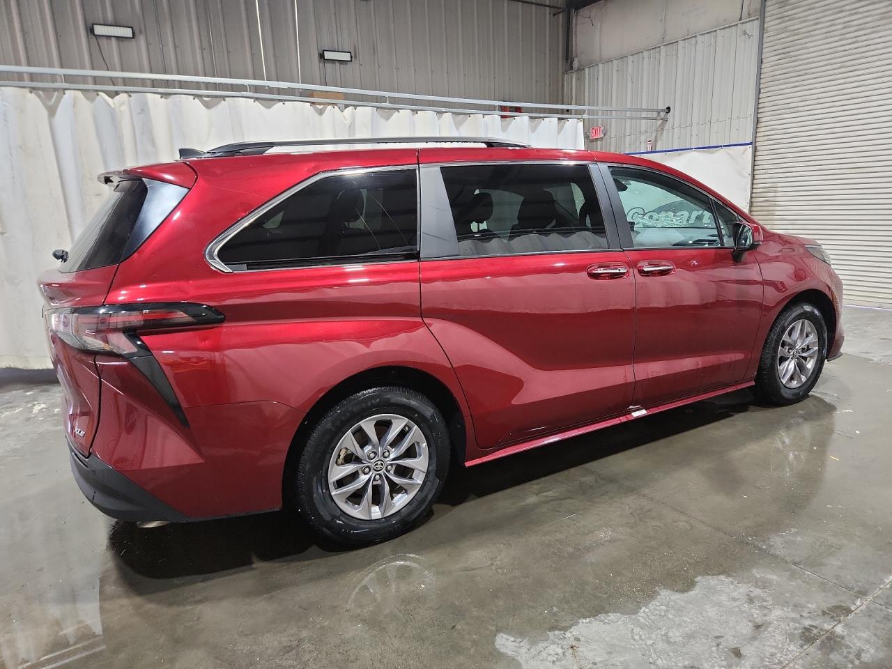 2025 Toyota Sienna Xle 8-passenger Red vin: 5TDYRKEC2SS243705 Damage: Right Qtr Panel, Hail Damage, 4