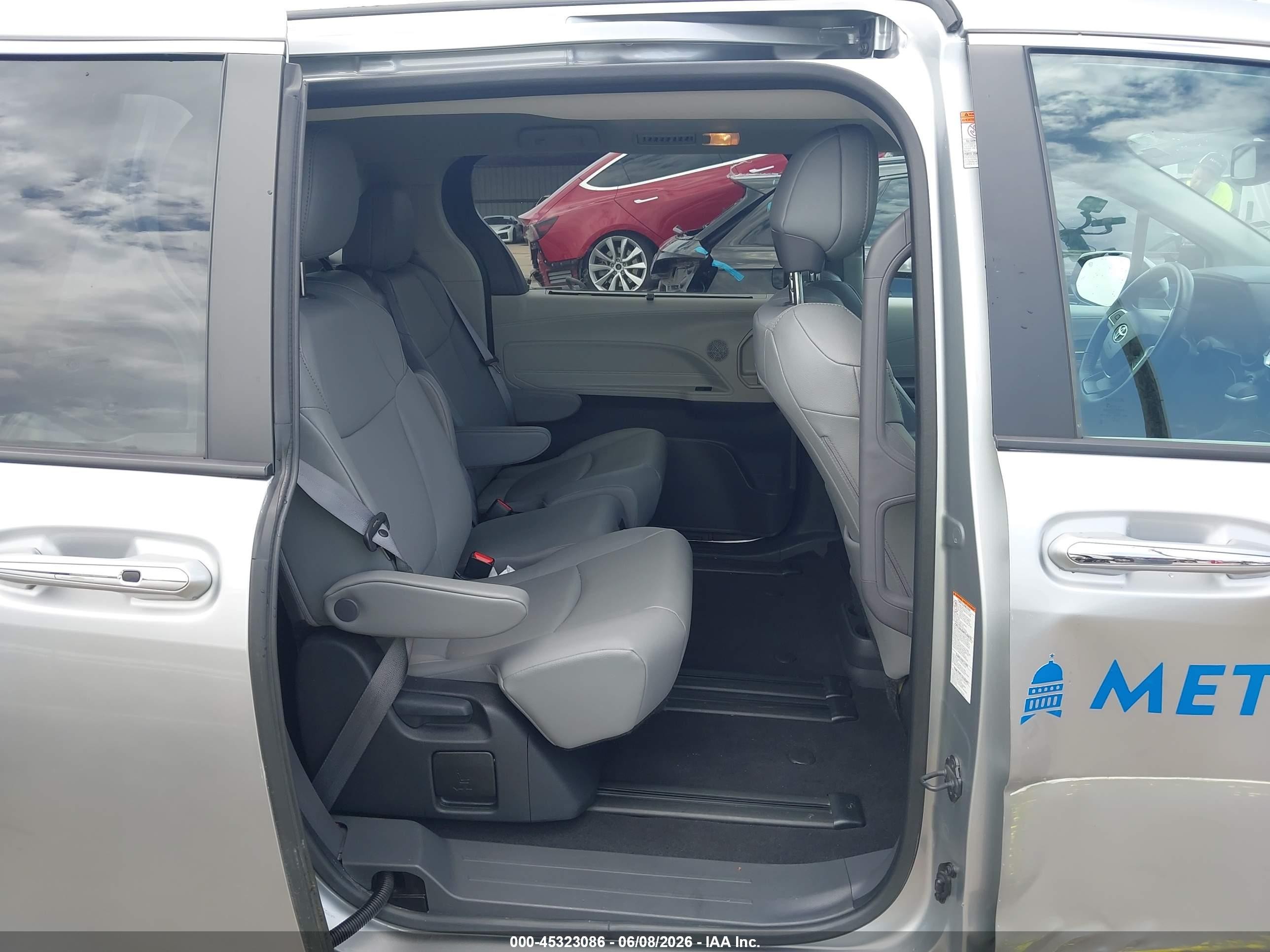 2023 Toyota Sienna Xle Gray vin: 5TDYRKEC3PS176278