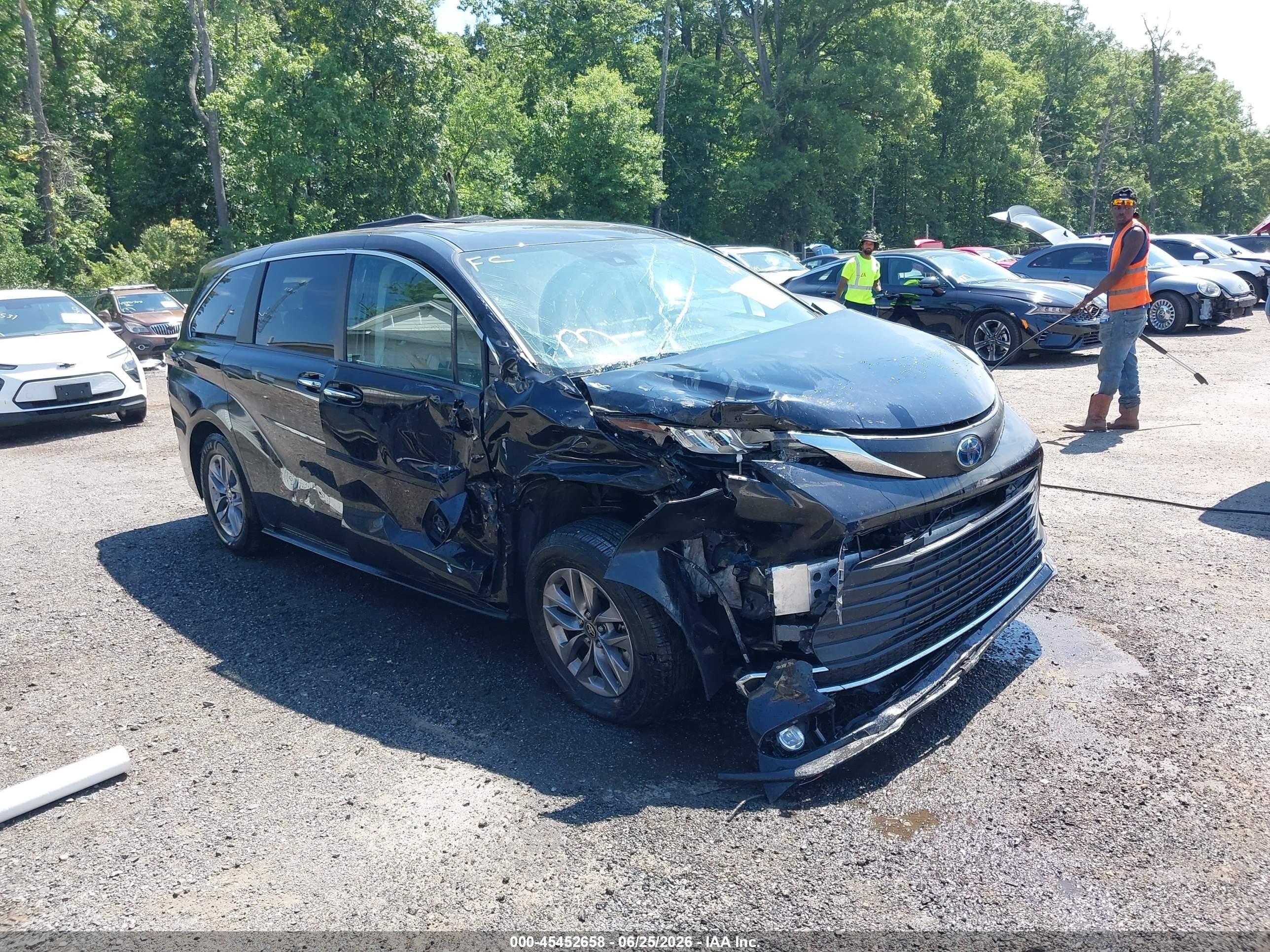 2022 Toyota Sienna Xle Черный vin: 5TDYRKEC6NS131462