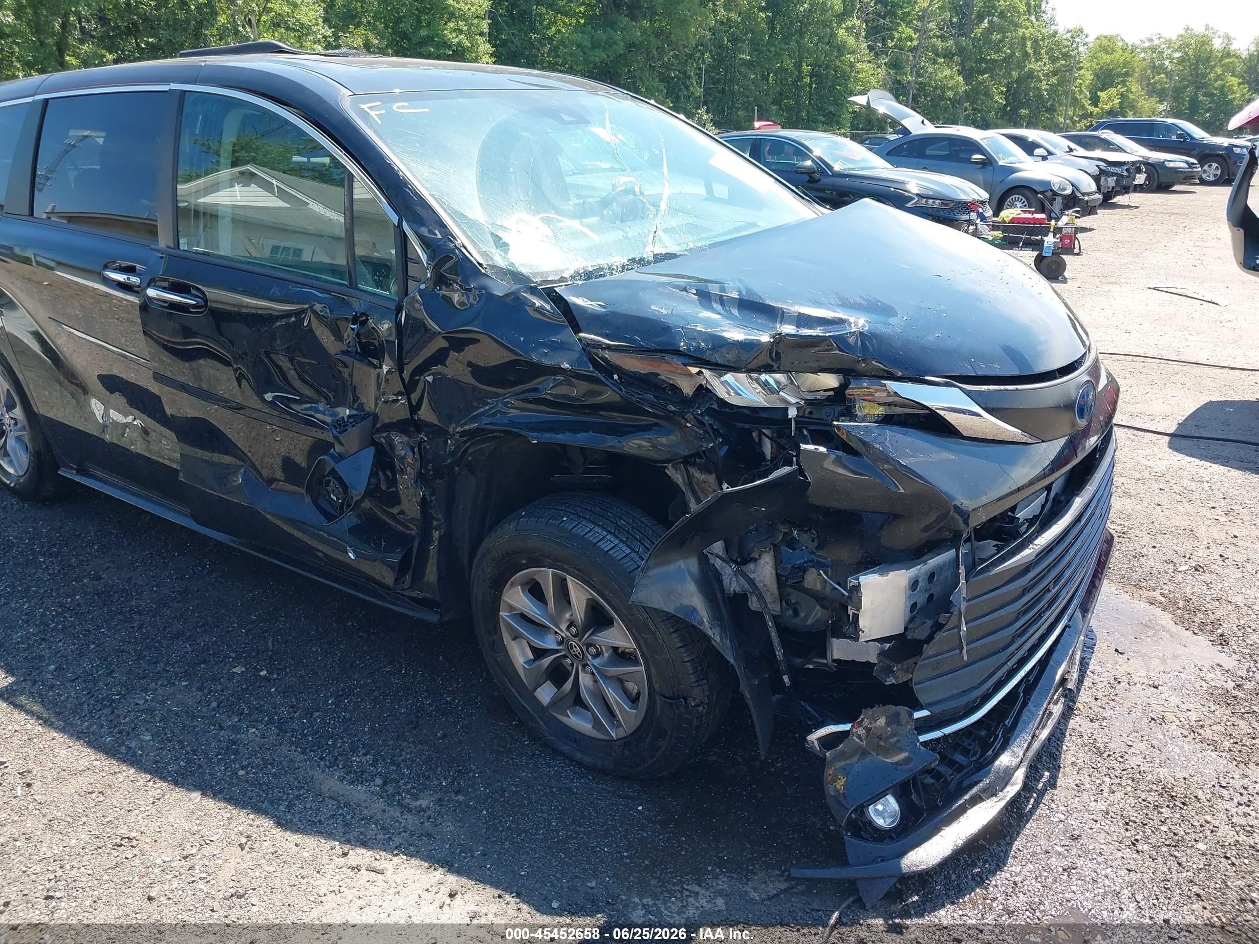 2022 Toyota Sienna Xle Black vin: 5TDYRKEC6NS131462