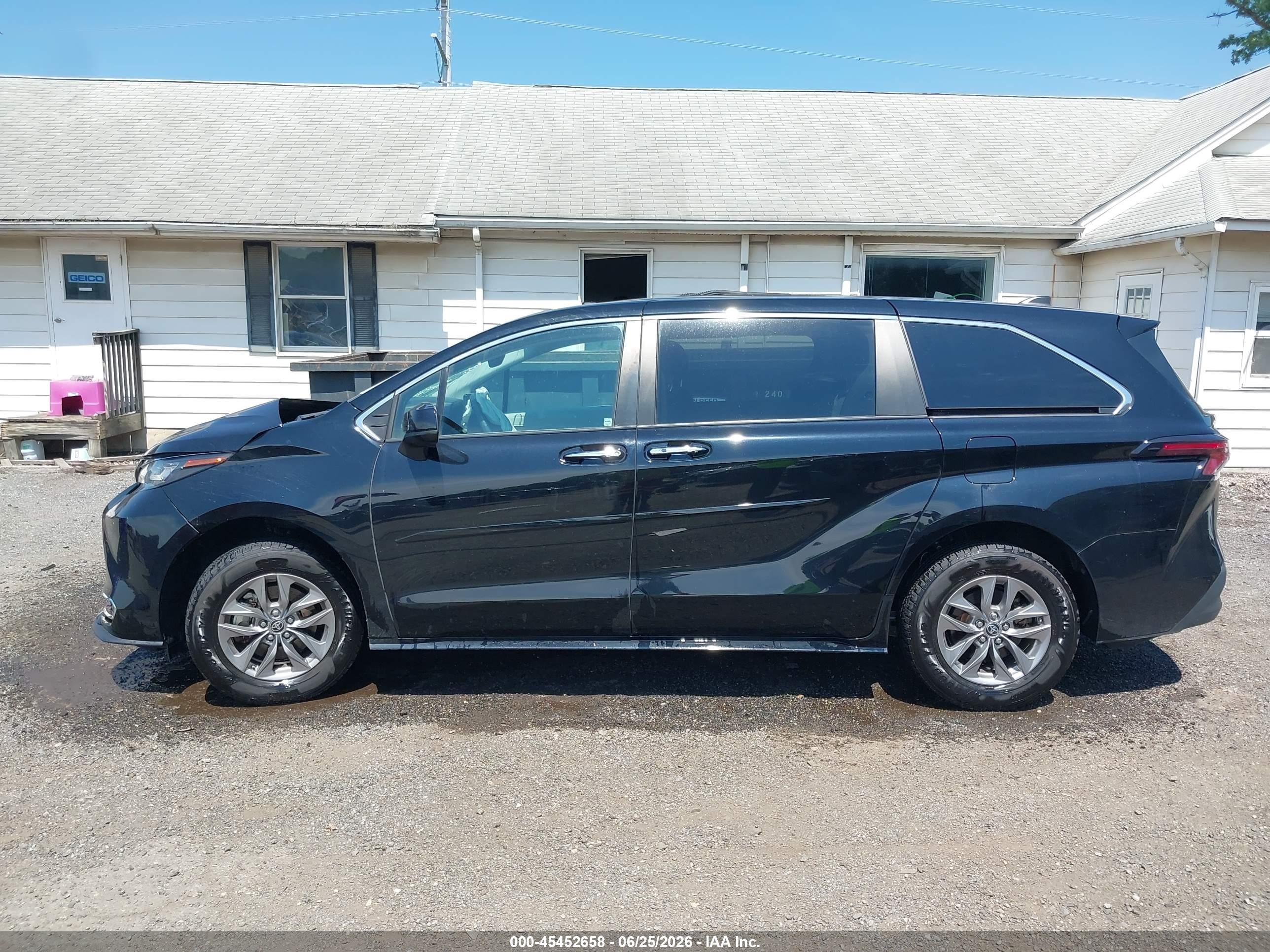 2022 Toyota Sienna Xle Black vin: 5TDYRKEC6NS131462