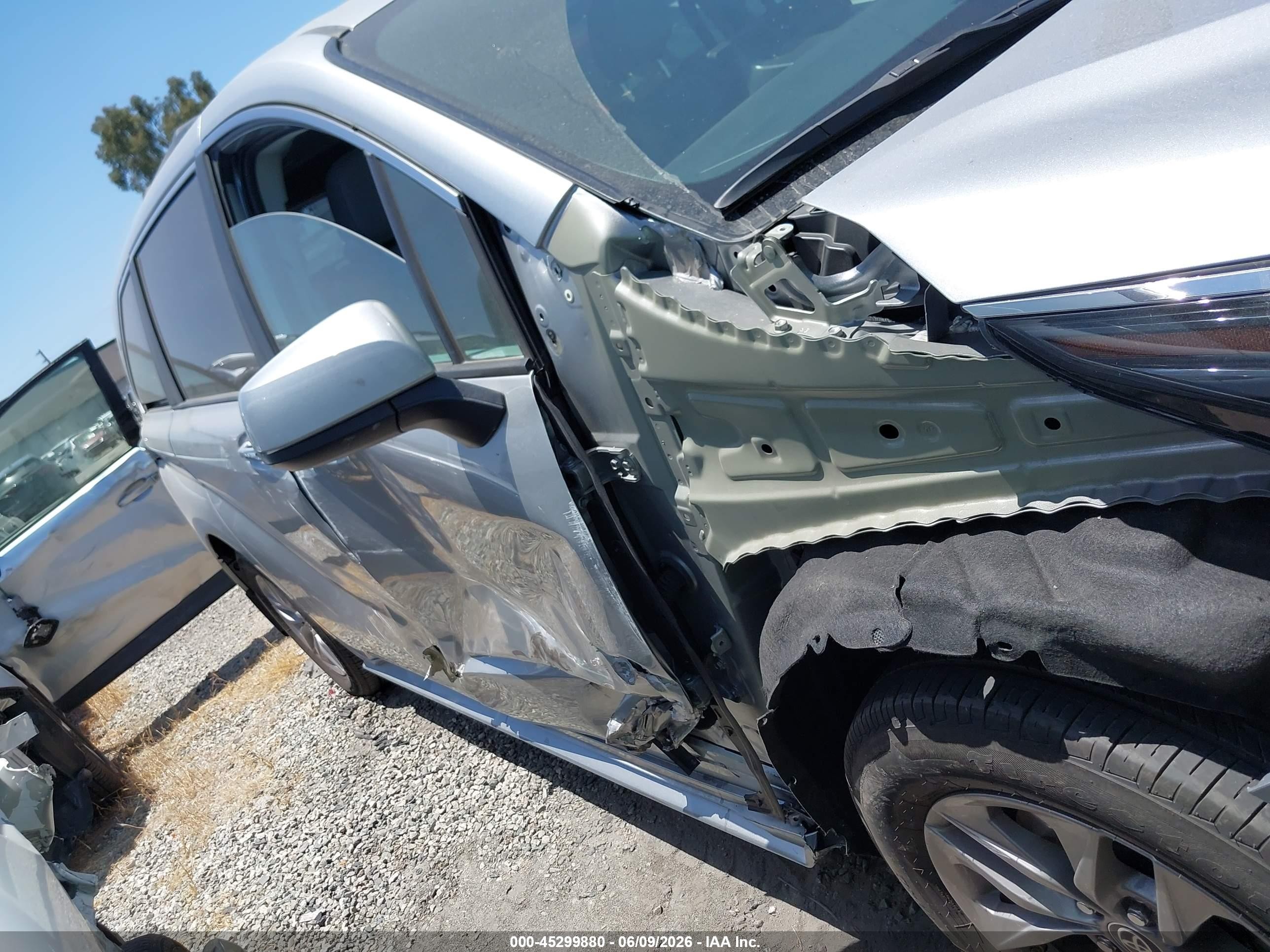 2024 Toyota Sienna Xle Silver vin: 5TDYRKEC7RS218860