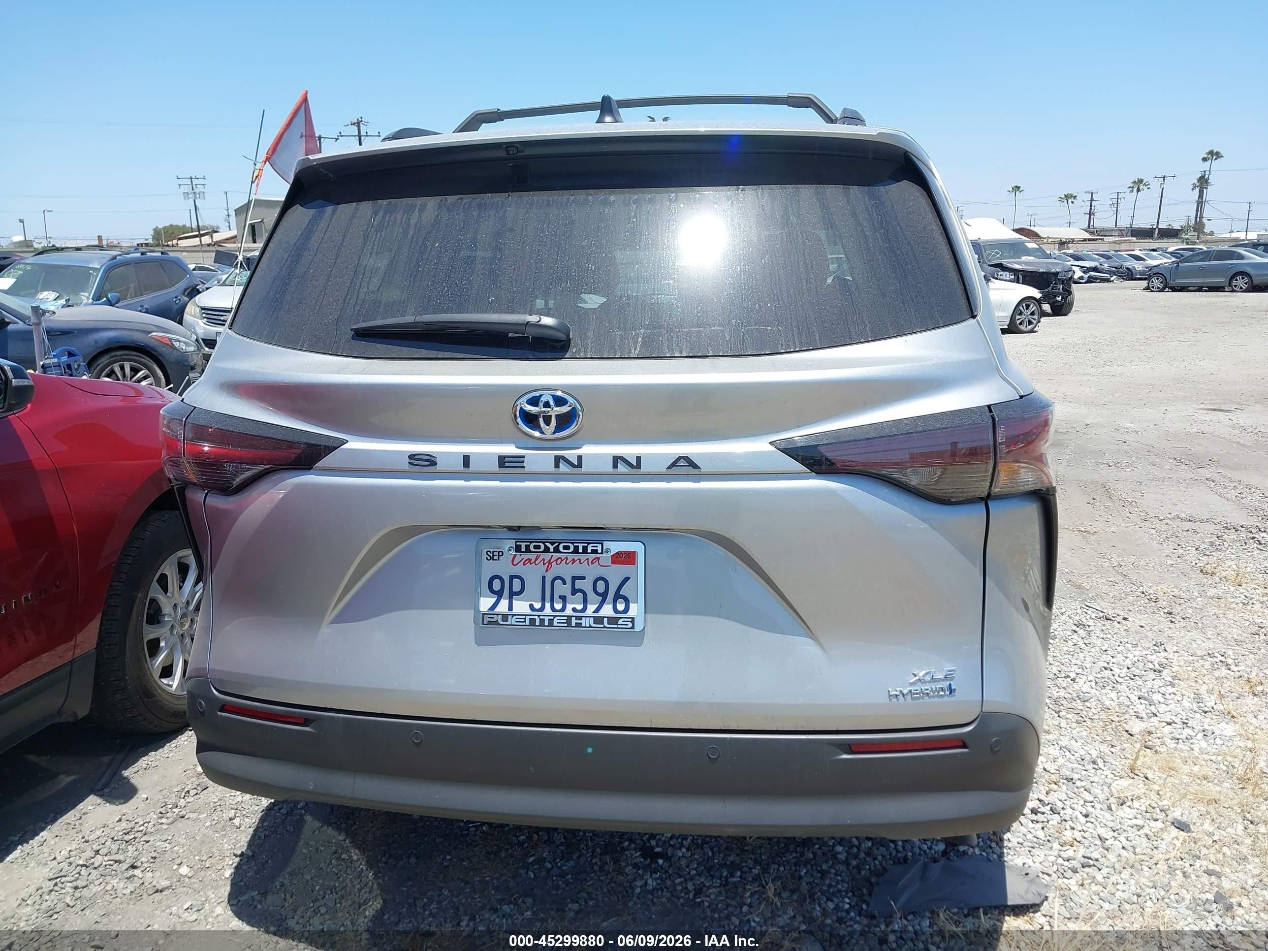 2024 Toyota Sienna Xle Silver vin: 5TDYRKEC7RS218860