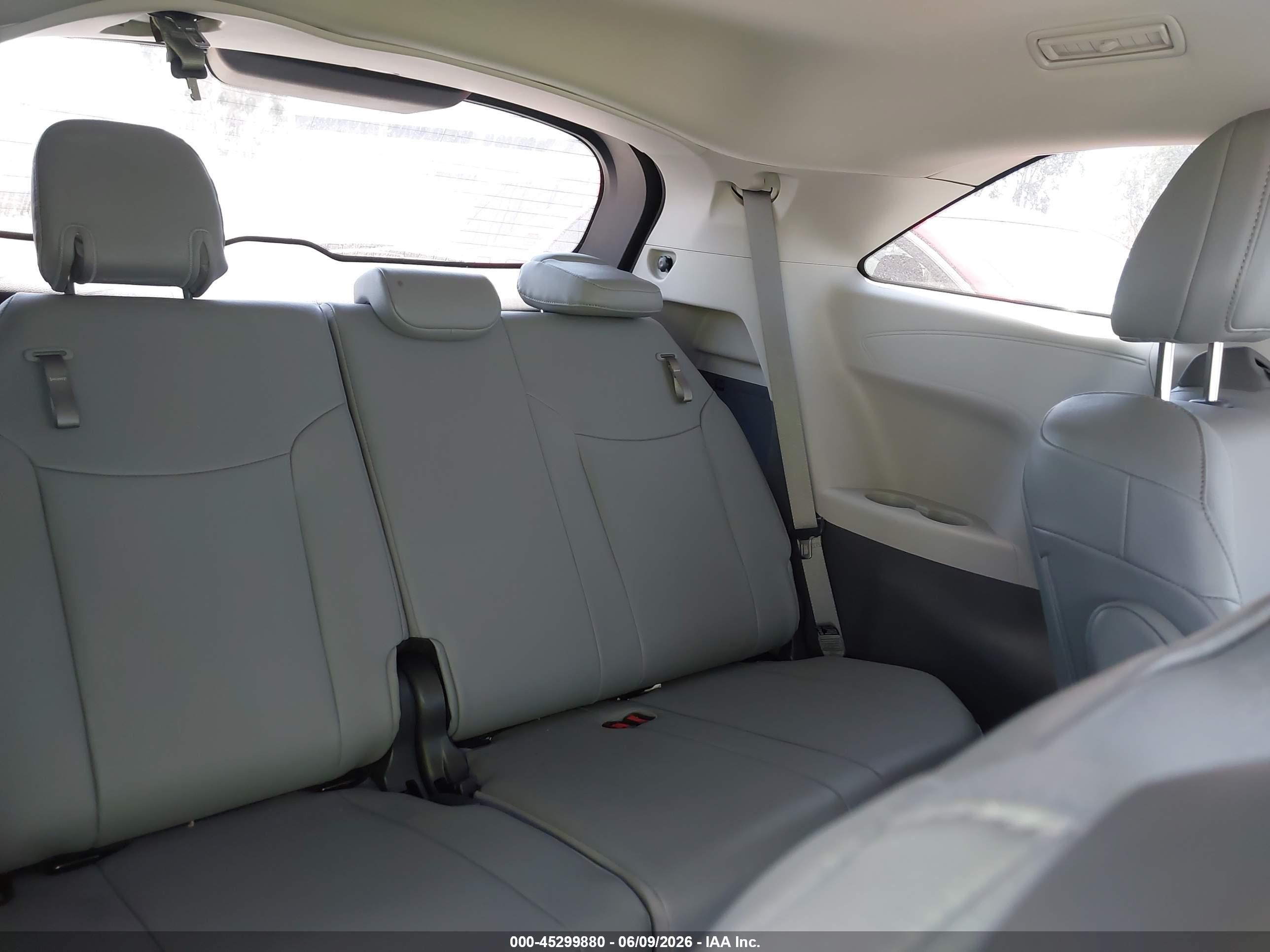 2024 Toyota Sienna Xle Silver vin: 5TDYRKEC7RS218860
