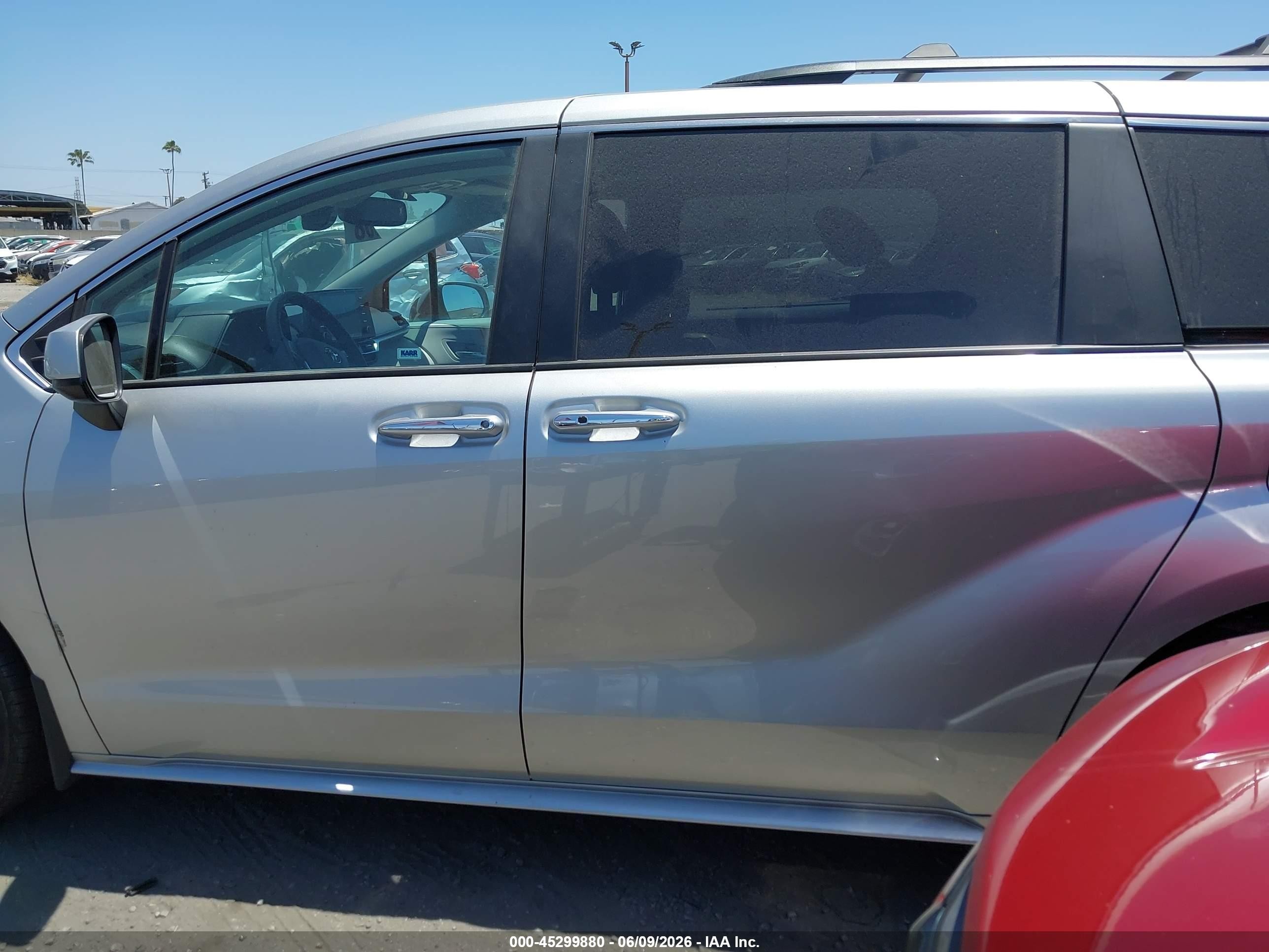 2024 Toyota Sienna Xle Silver vin: 5TDYRKEC7RS218860