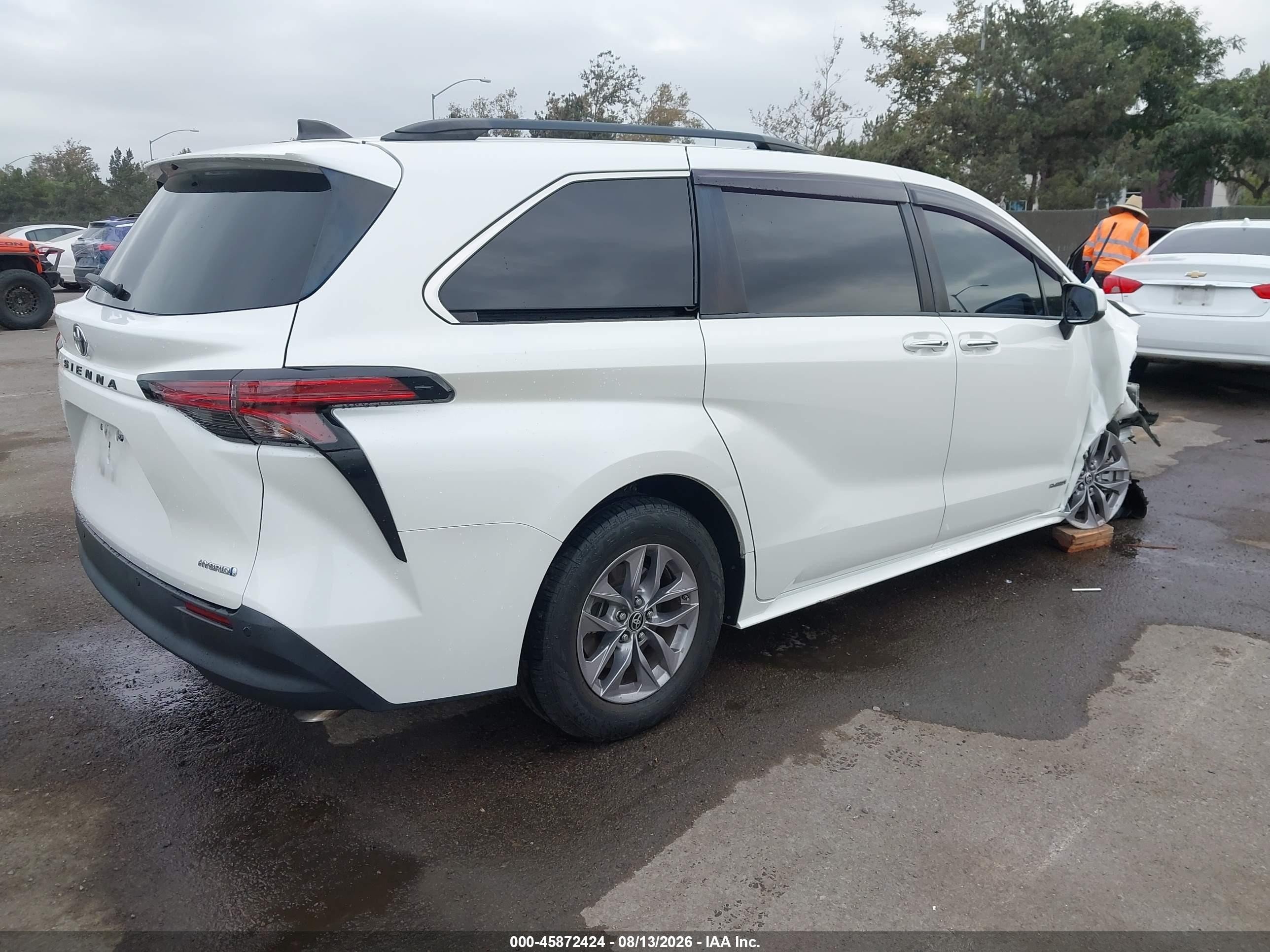 2021 Toyota Sienna Xle White vin: 5TDYRKEC8MS007899