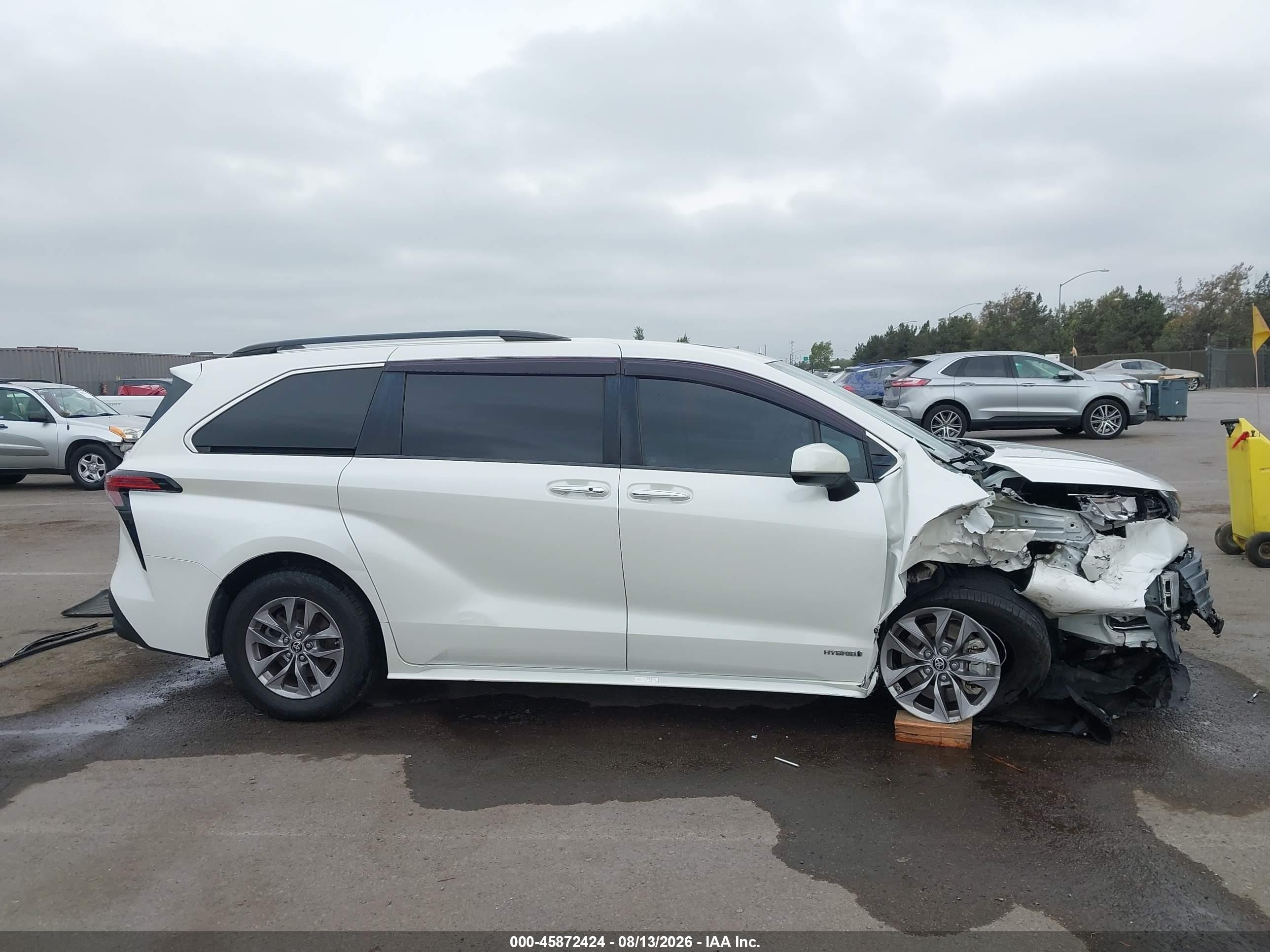 2021 Toyota Sienna Xle White vin: 5TDYRKEC8MS007899
