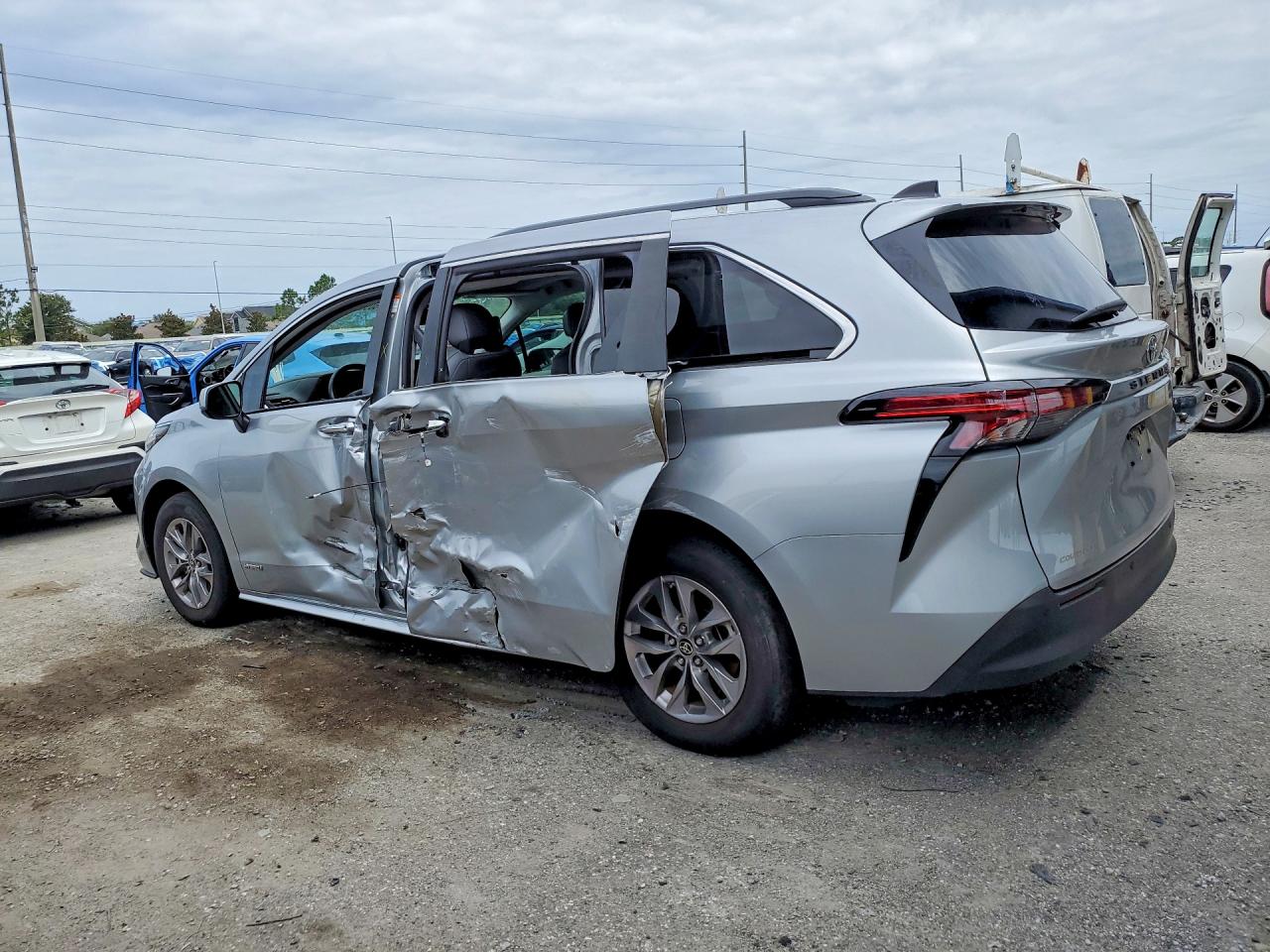 2021 Toyota Sienna Xle Серебряный vin: 5TDYRKEC8MS055368
