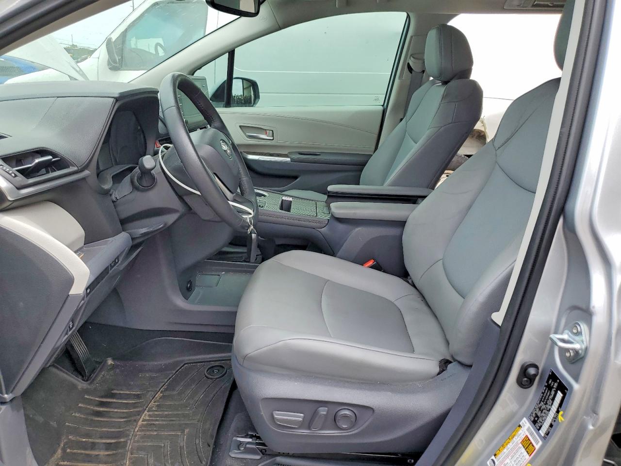 2021 Toyota Sienna Xle Серебряный vin: 5TDYRKEC8MS055368