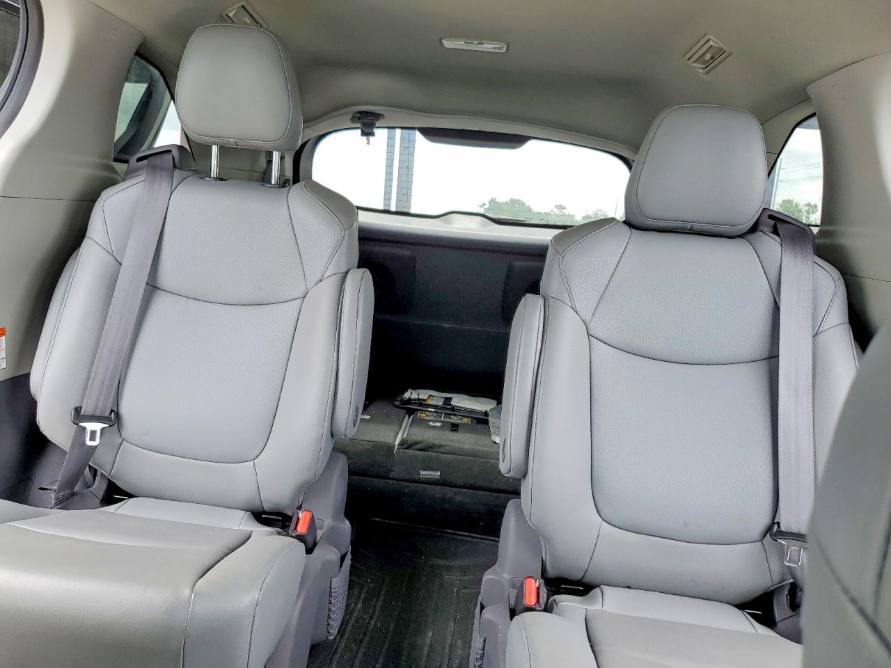2021 Toyota Sienna Xle Серебряный vin: 5TDYRKEC8MS055368
