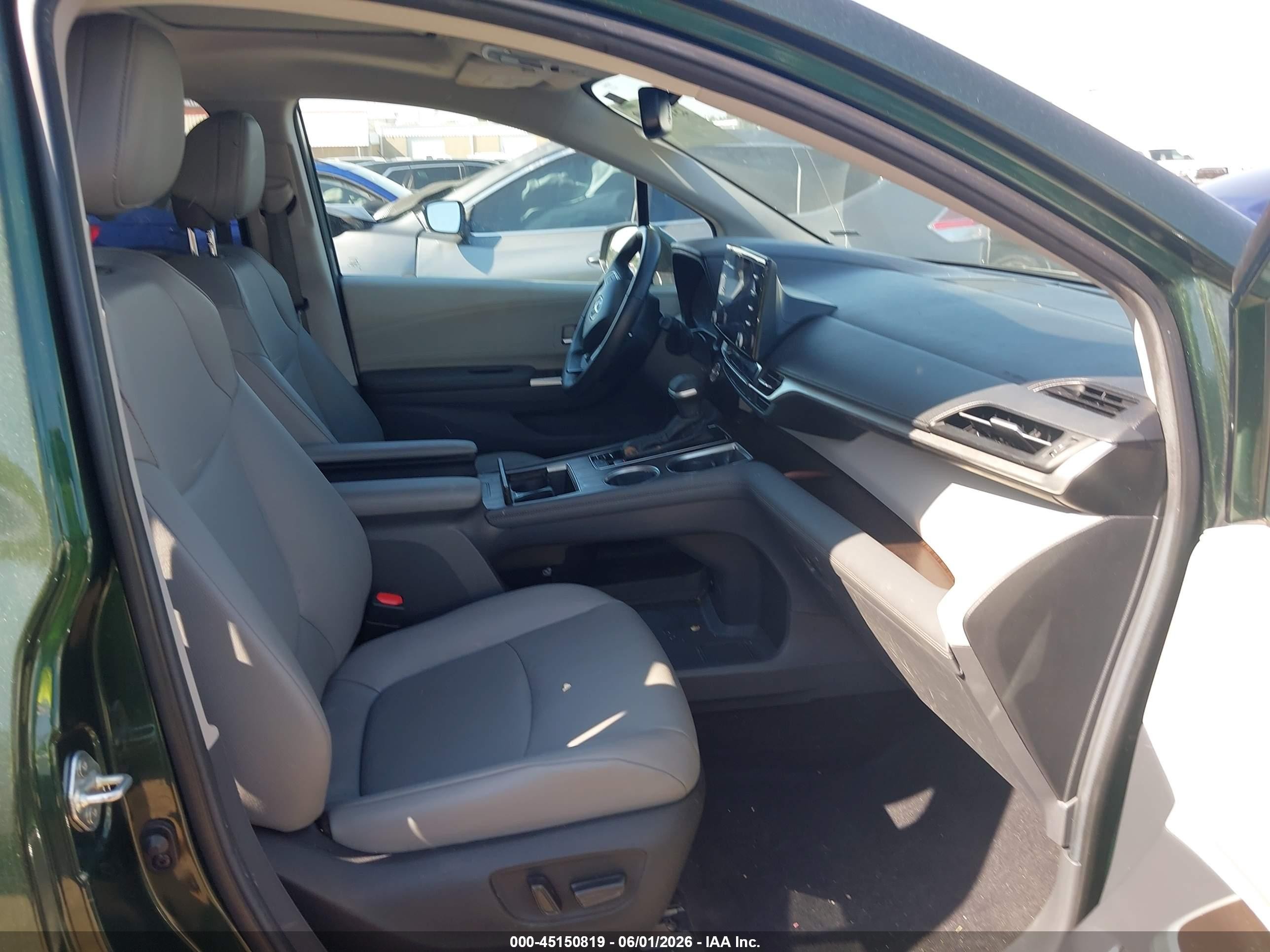 2024 Toyota Sienna Xle Green vin: 5TDYRKEC8RS213196