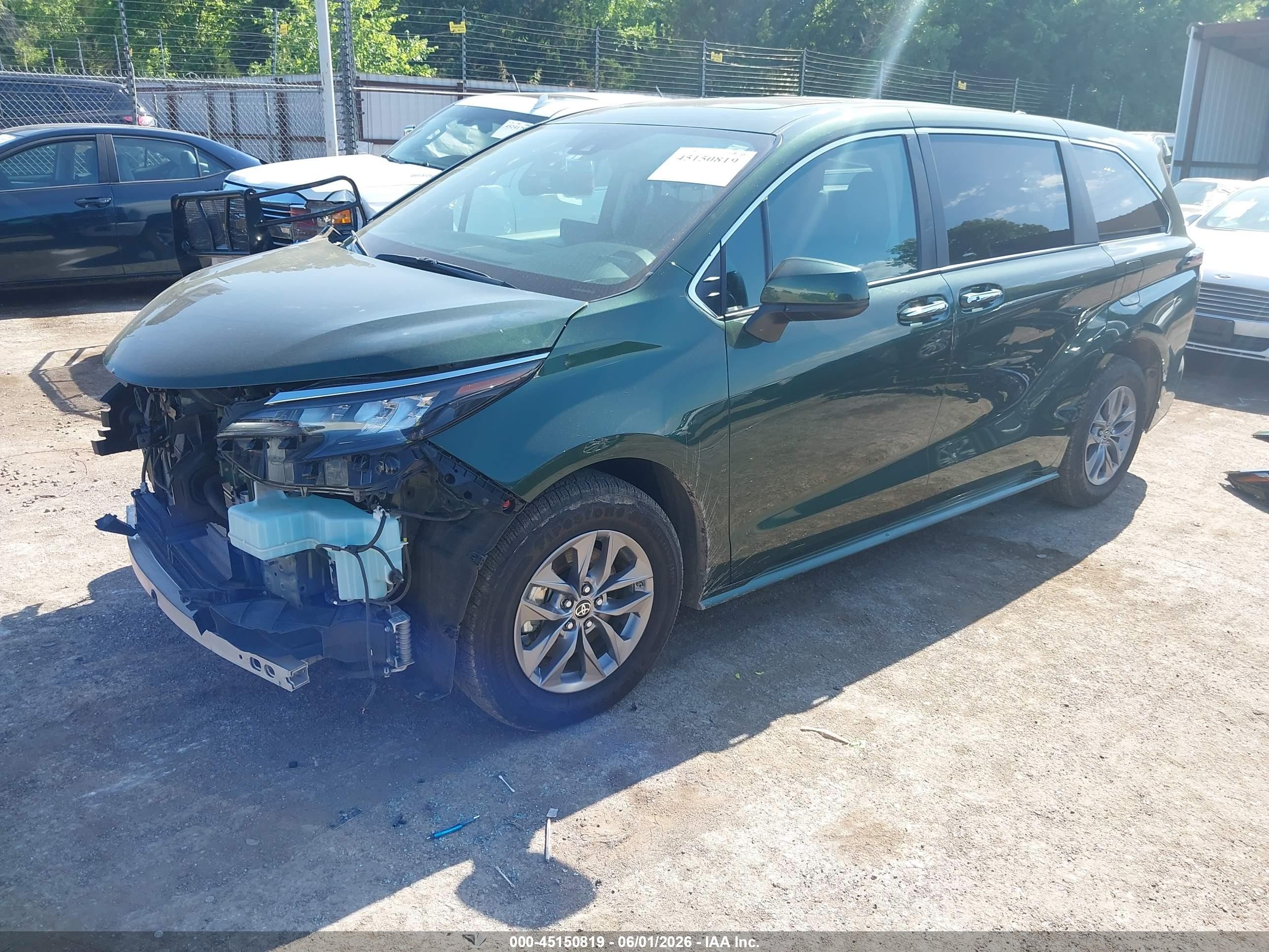 2024 Toyota Sienna Xle Green vin: 5TDYRKEC8RS213196