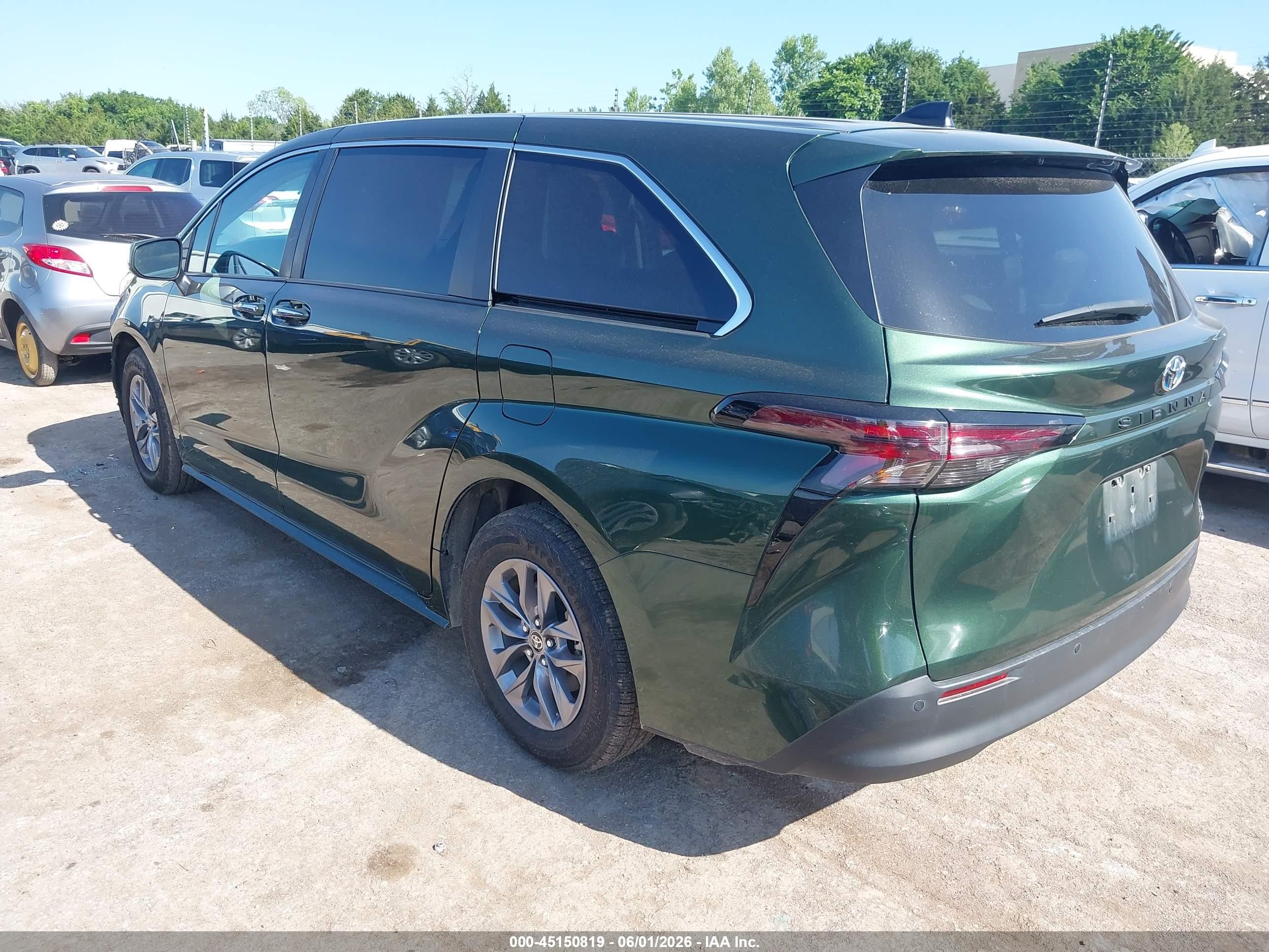 2024 Toyota Sienna Xle Green vin: 5TDYRKEC8RS213196