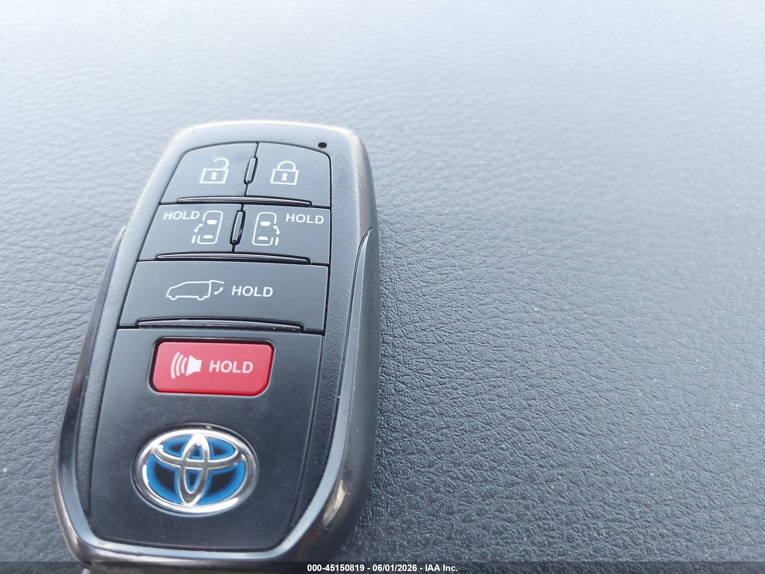 2024 Toyota Sienna Xle Green vin: 5TDYRKEC8RS213196