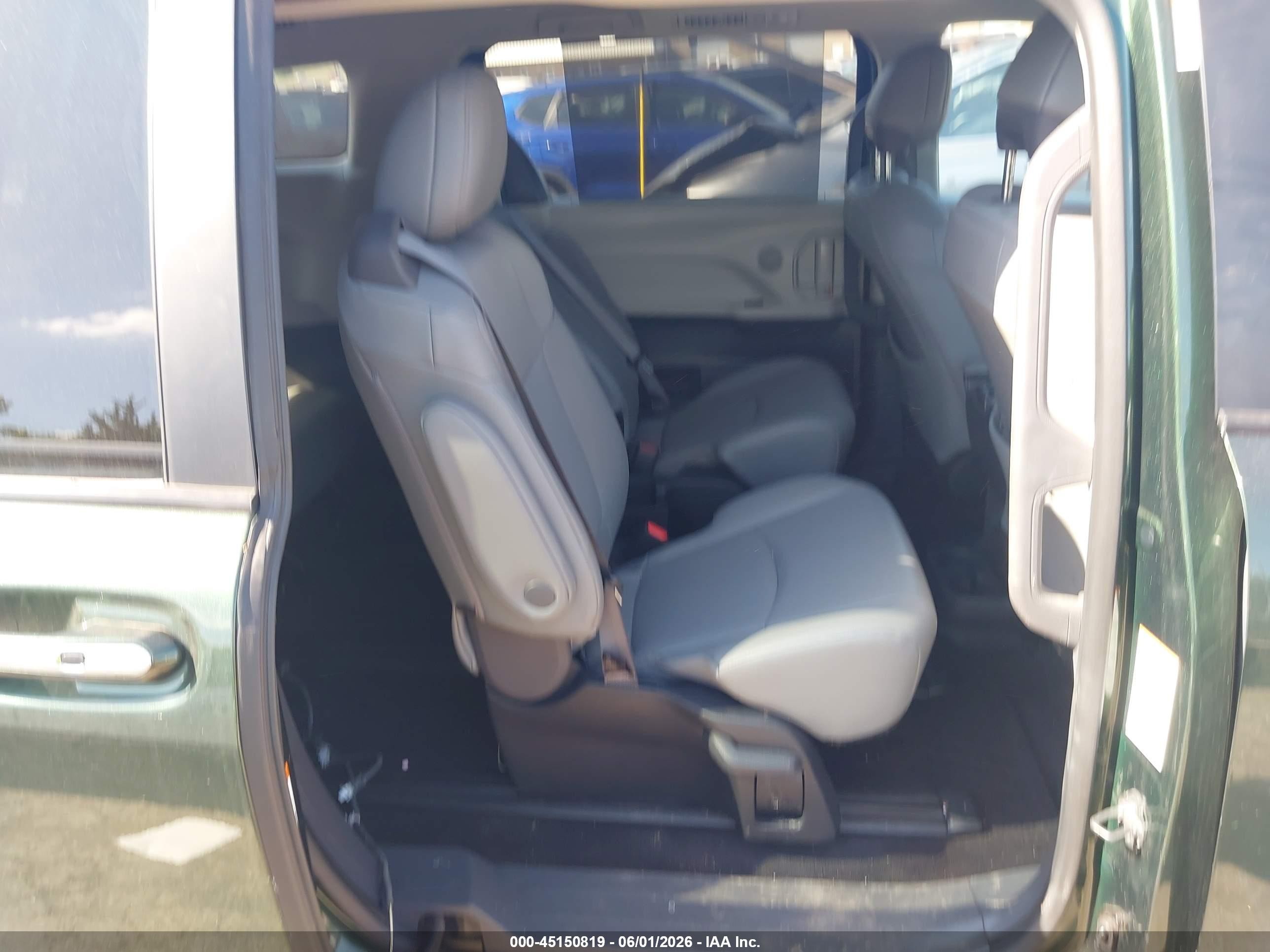 2024 Toyota Sienna Xle Green vin: 5TDYRKEC8RS213196