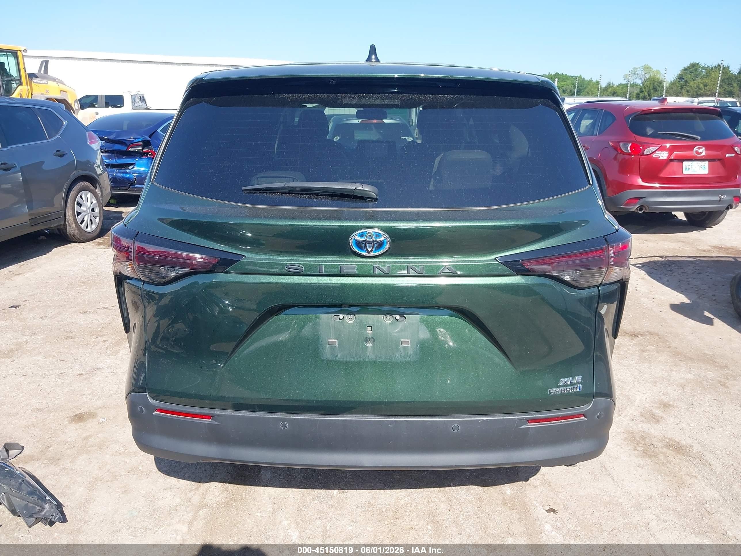 2024 Toyota Sienna Xle Green vin: 5TDYRKEC8RS213196