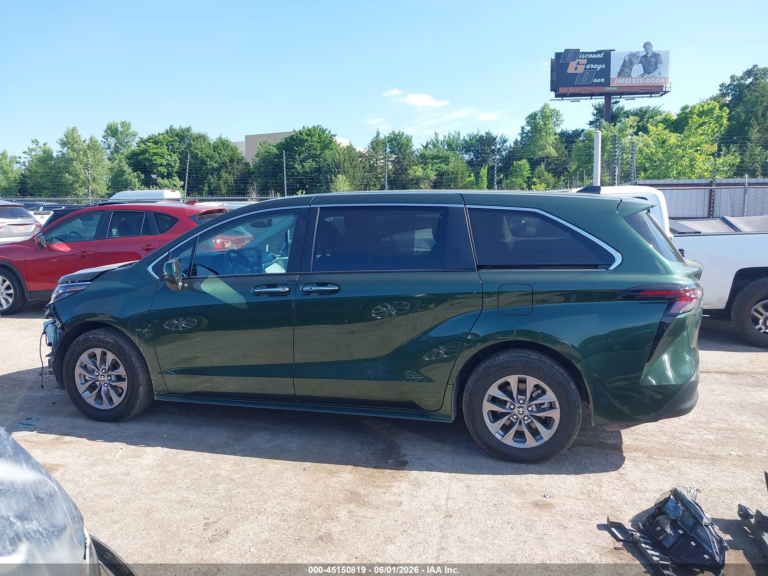2024 Toyota Sienna Xle Green vin: 5TDYRKEC8RS213196