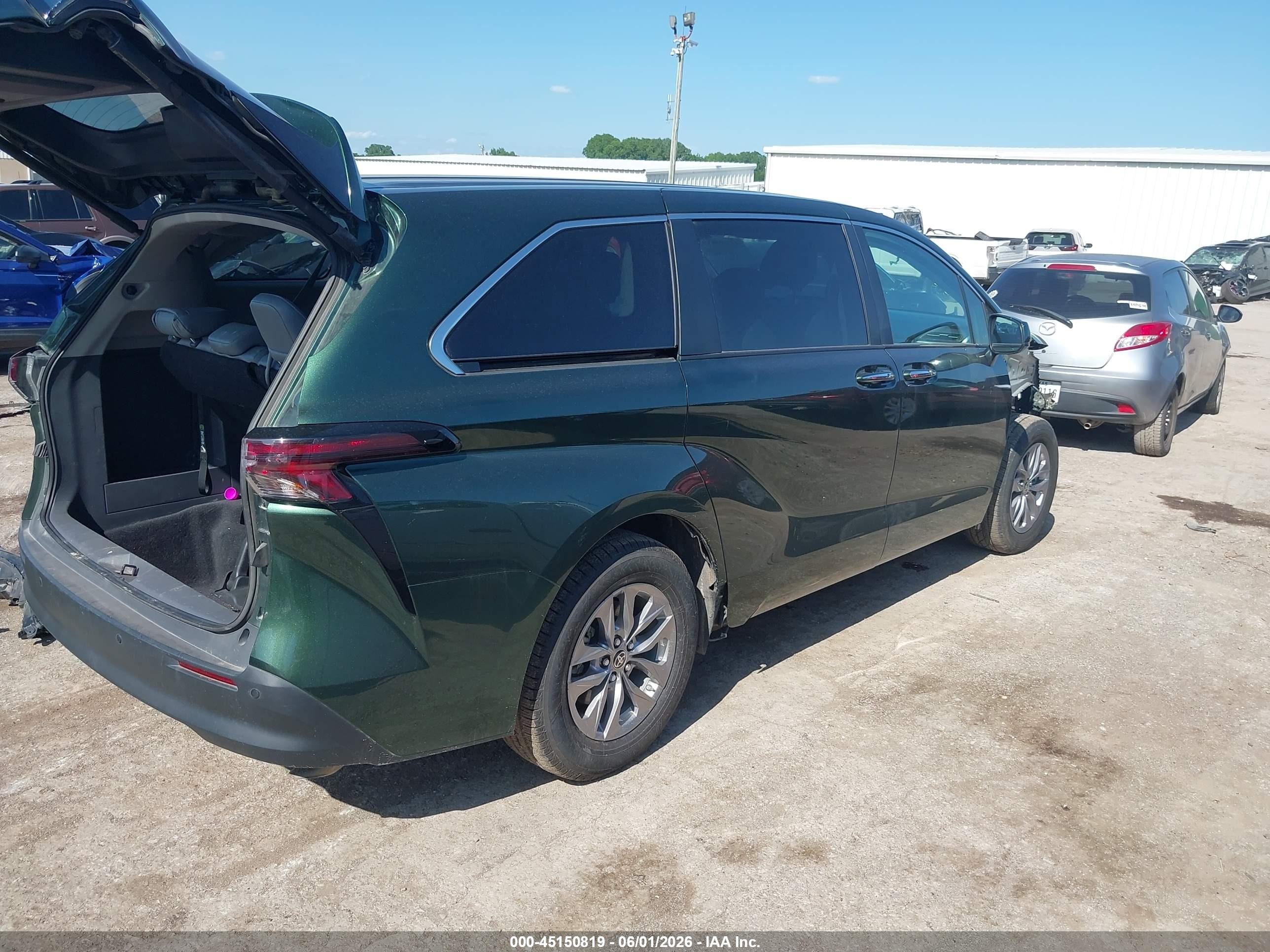 2024 Toyota Sienna Xle Green vin: 5TDYRKEC8RS213196