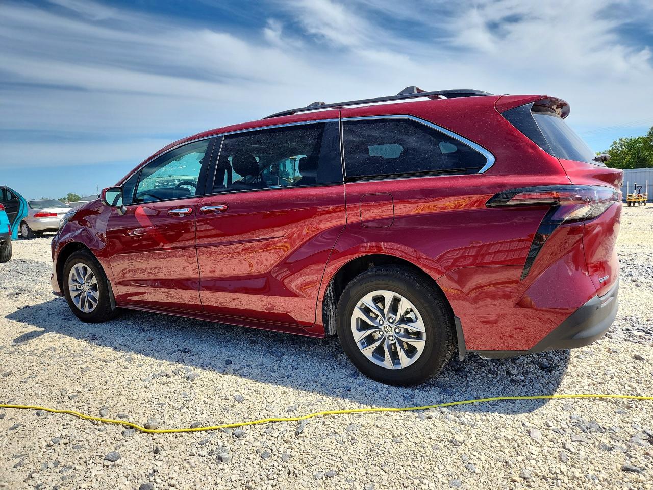 2026 Toyota Sienna Xle 8-passenger Burgundy vin: 5TDYRKEC9TS297925