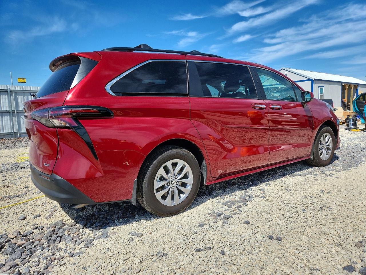 2026 Toyota Sienna Xle 8-passenger Burgundy vin: 5TDYRKEC9TS297925