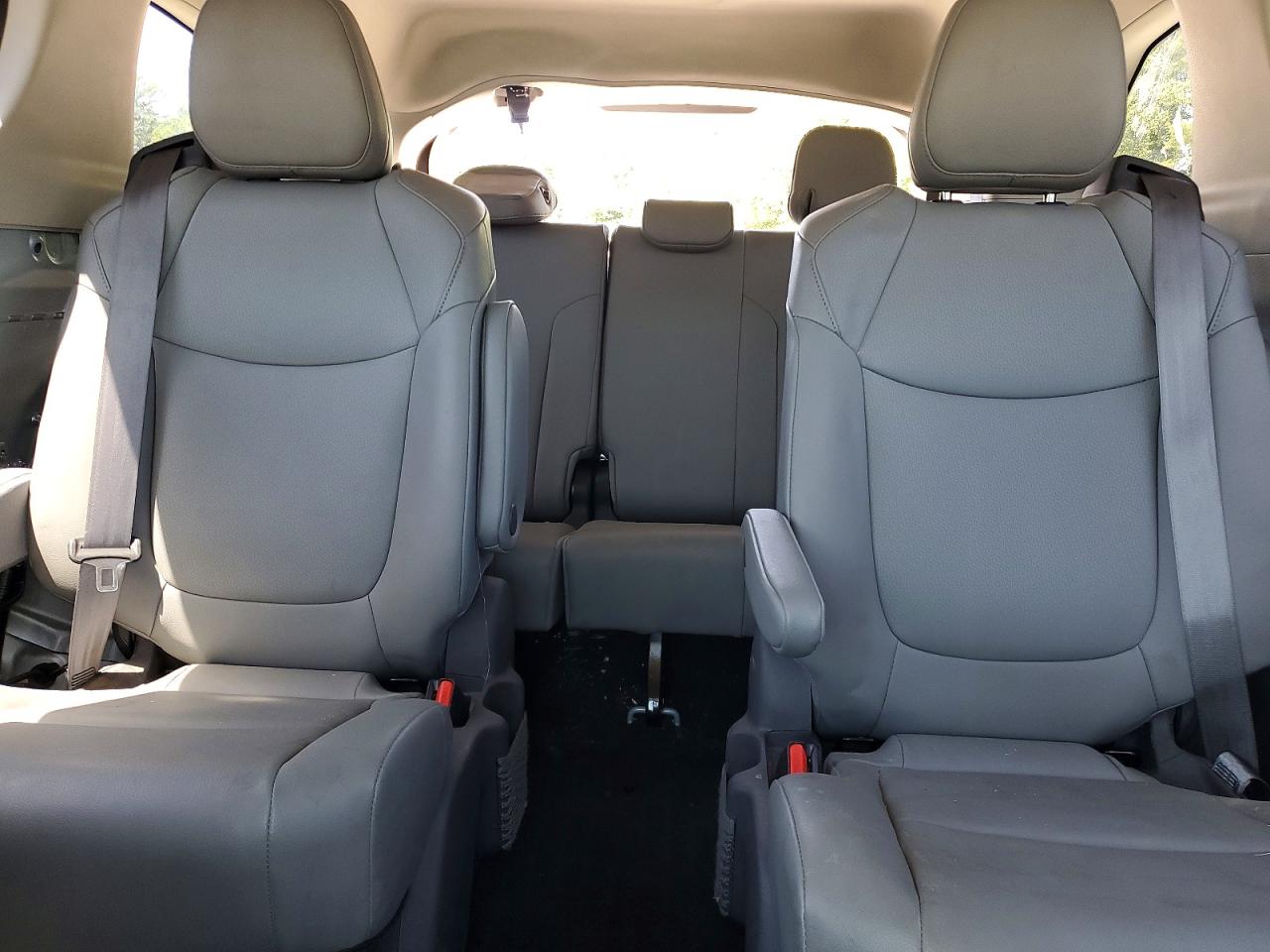 2021 Toyota Sienna Xle Серебряный vin: 5TDYSKFC2MS022076