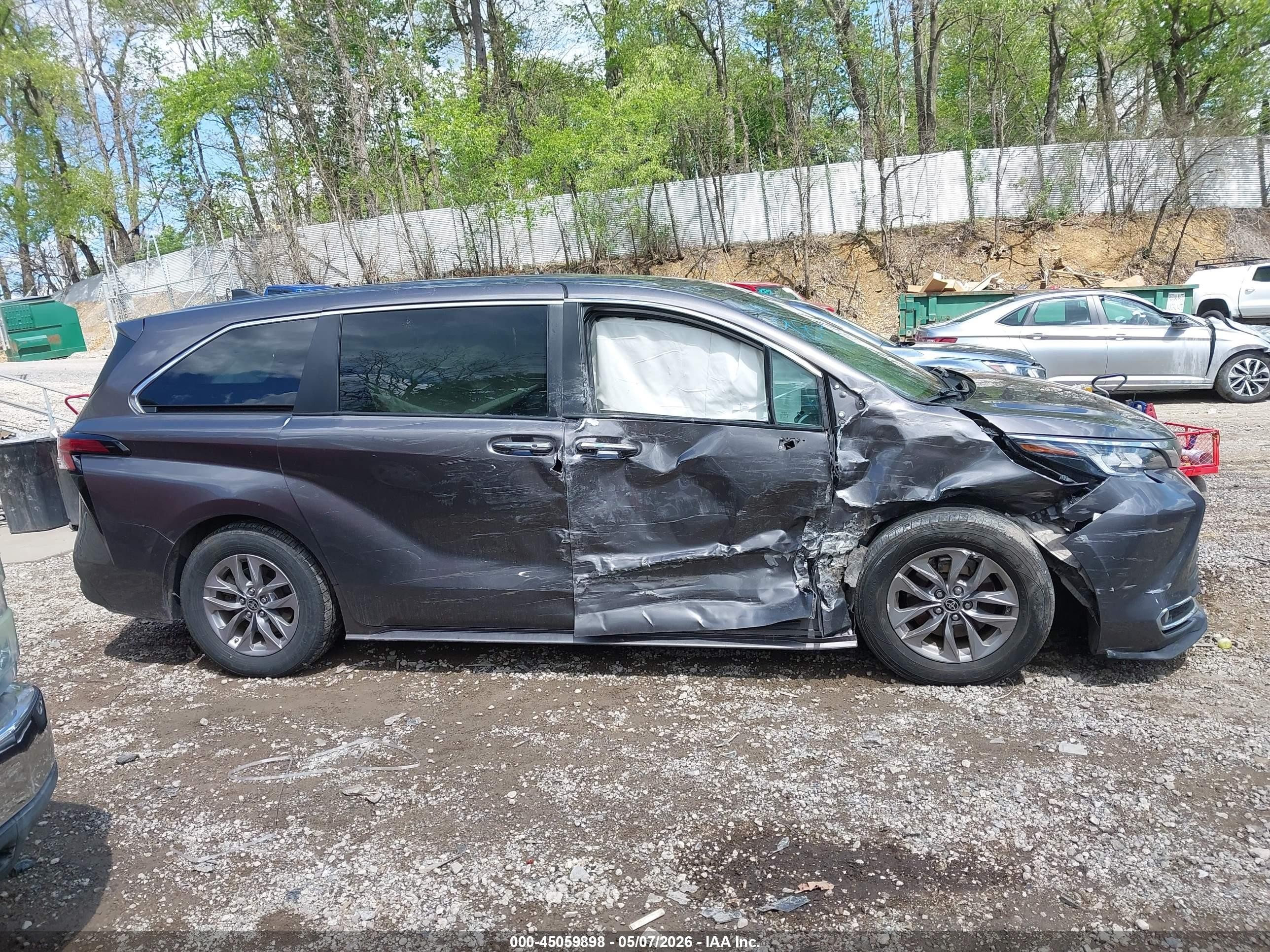 2022 Toyota Sienna Xle Серый vin: 5TDYSKFC5NS064145
