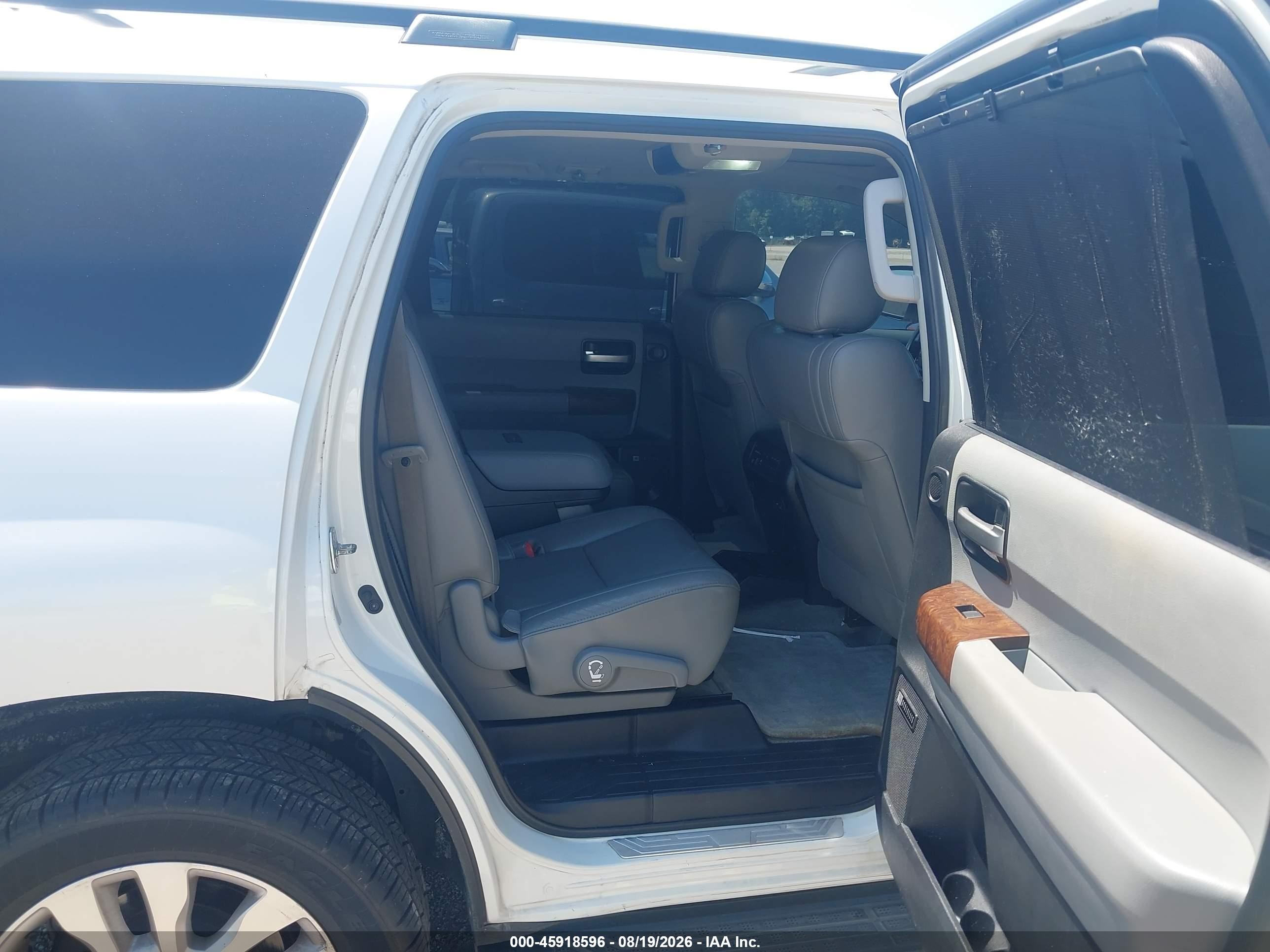 2010 Toyota Sequoia Platinum 5.7l V8 White vin: 5TDYY5G12AS028064