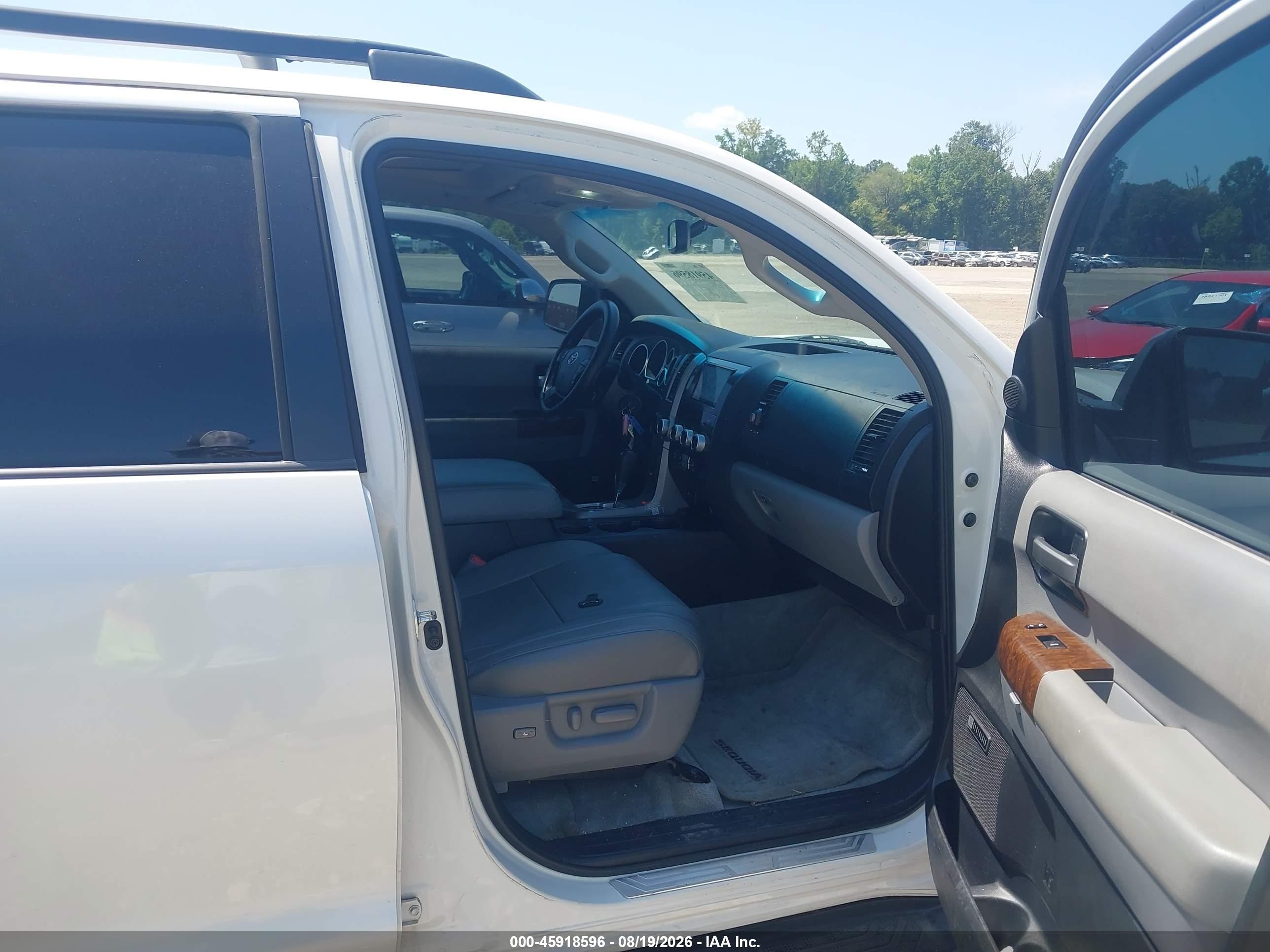 2010 Toyota Sequoia Platinum 5.7l V8 White vin: 5TDYY5G12AS028064