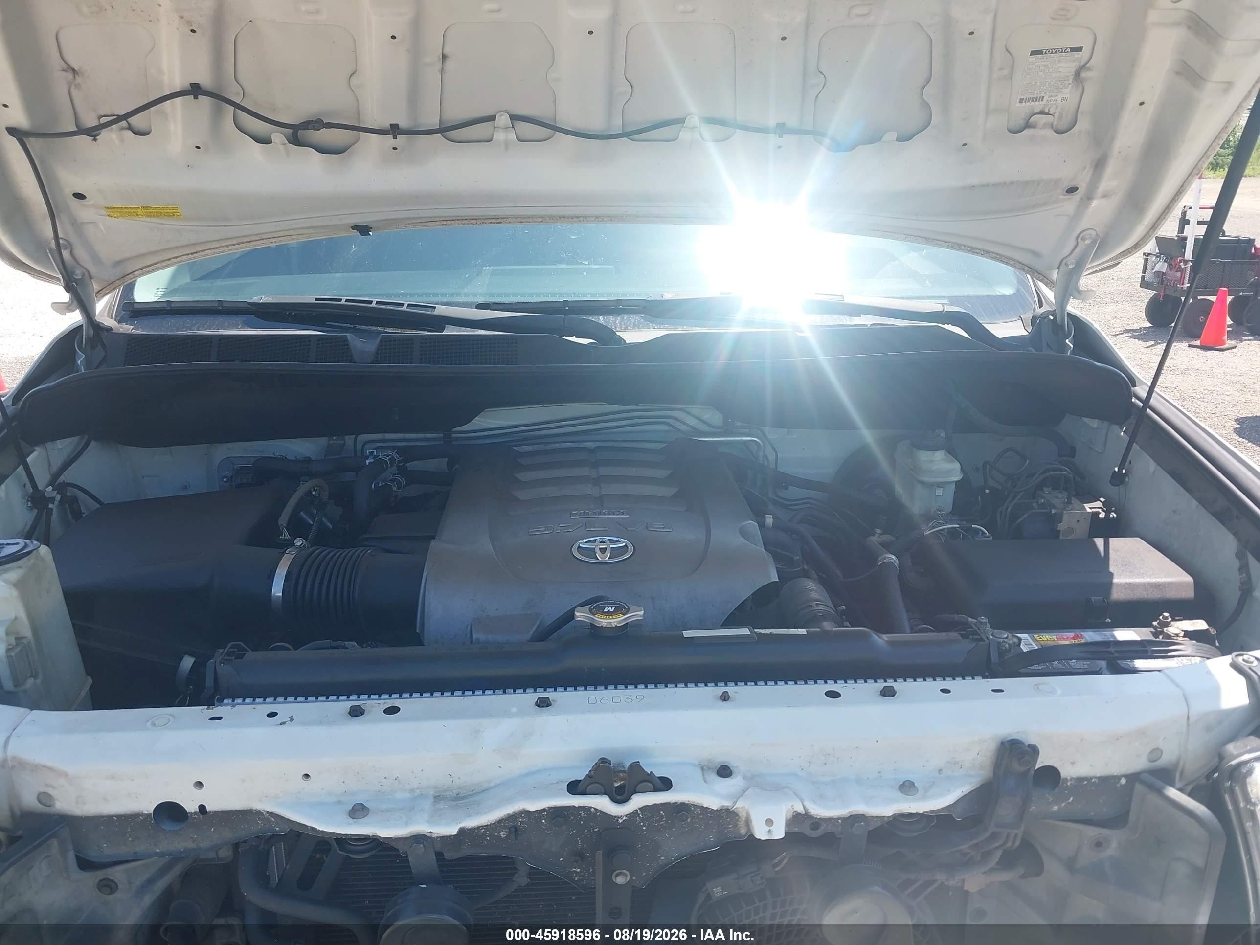 2010 Toyota Sequoia Platinum 5.7l V8 White vin: 5TDYY5G12AS028064