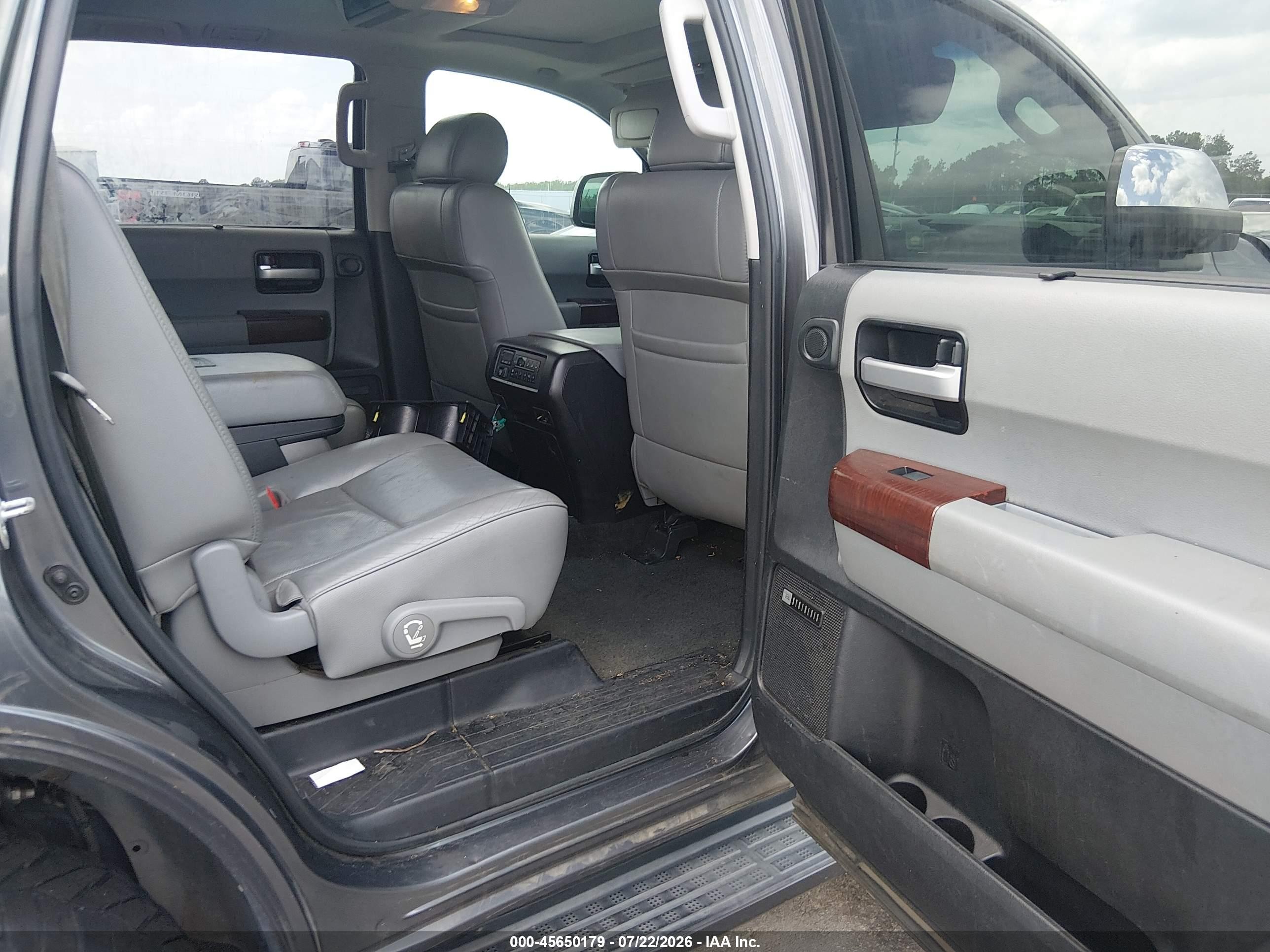 2012 Toyota Sequoia Platinum 5.7l V8 Серый vin: 5TDYY5G12CS037642
