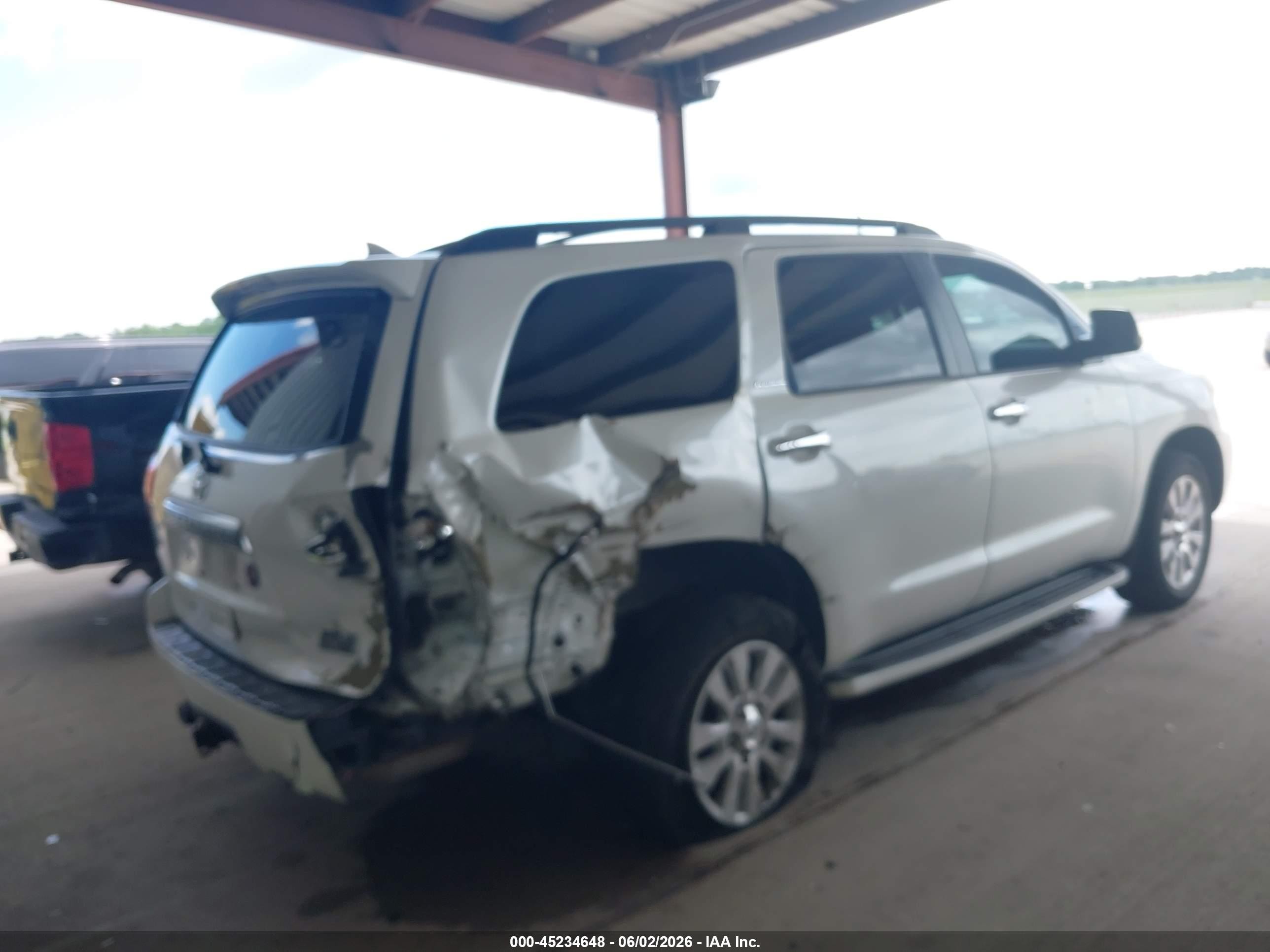 2014 Toyota Sequoia Platinum 5.7l V8 White vin: 5TDYY5G12ES055139