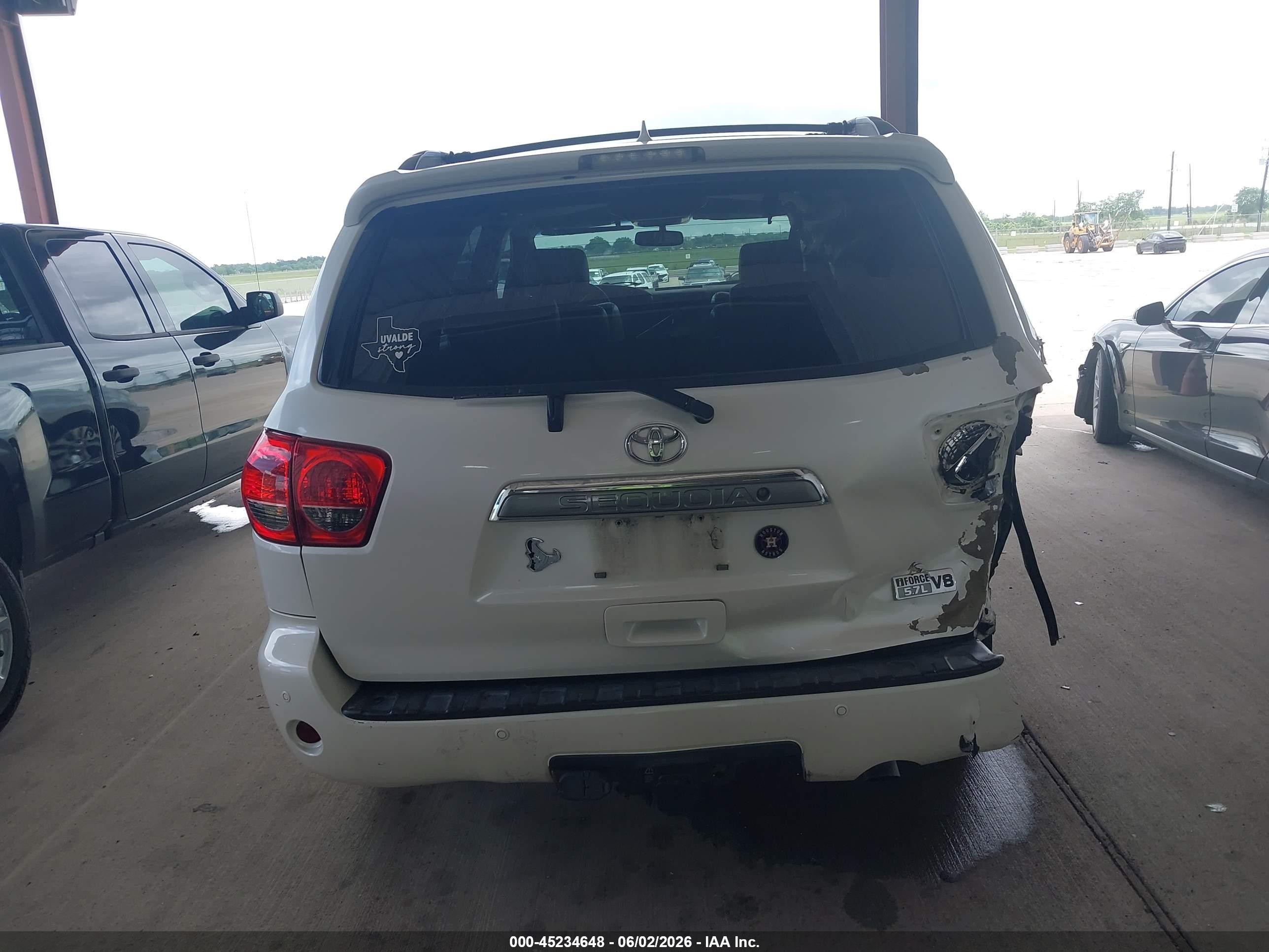 2014 Toyota Sequoia Platinum 5.7l V8 White vin: 5TDYY5G12ES055139