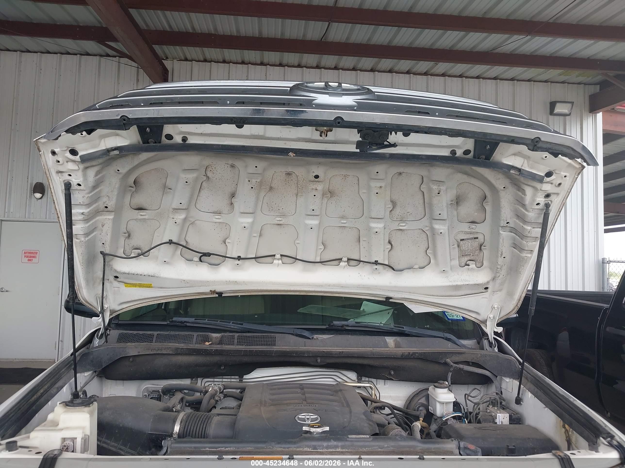 2014 Toyota Sequoia Platinum 5.7l V8 White vin: 5TDYY5G12ES055139