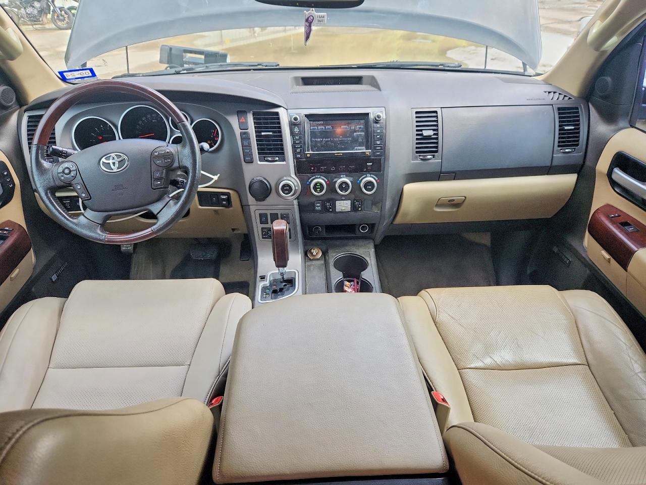 2011 Toyota Sequoia Platinum Черный vin: 5TDYY5G13BS034134