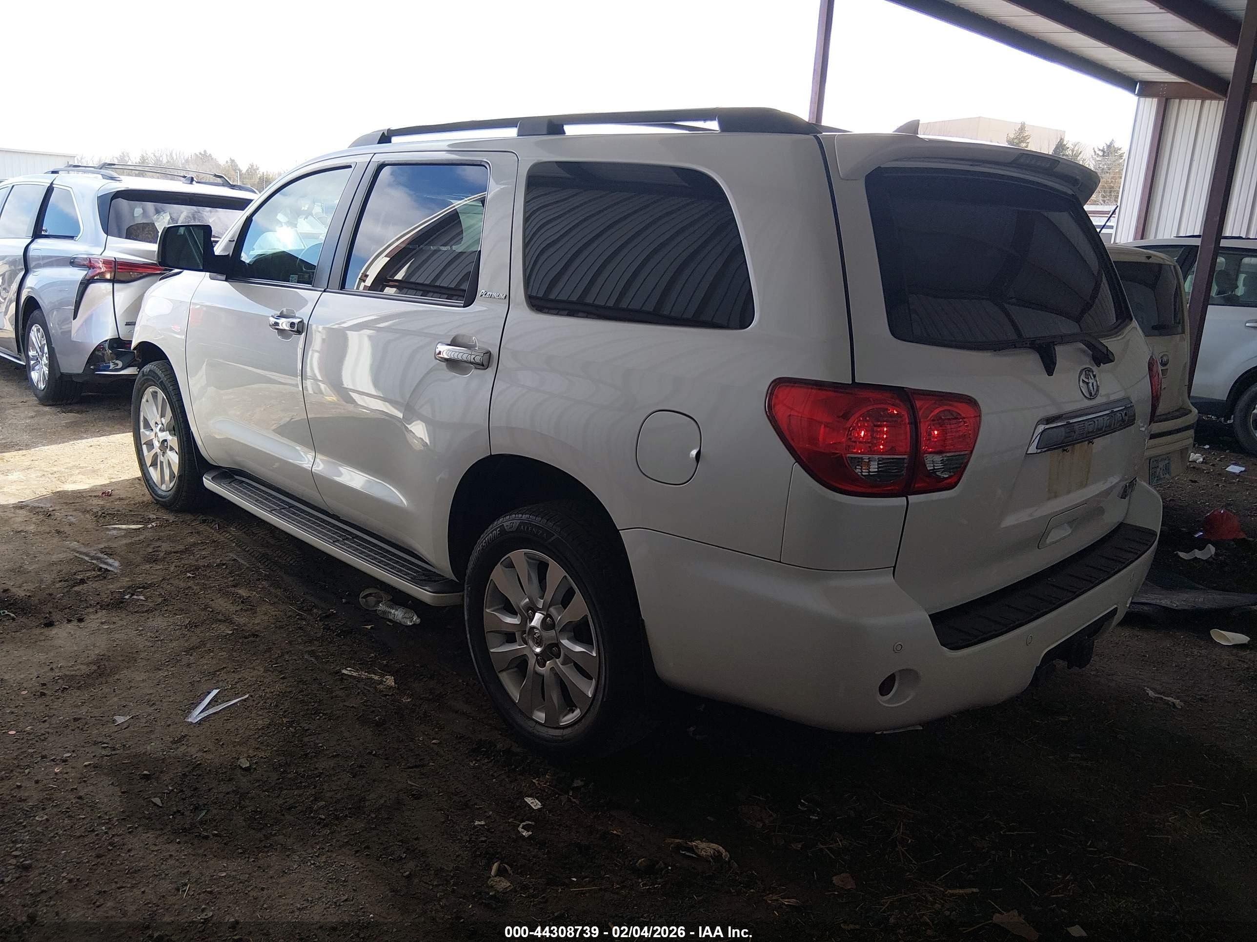 2014 Toyota Sequoia Platinum 5.7l V8 White vin: 5TDYY5G13ES052671