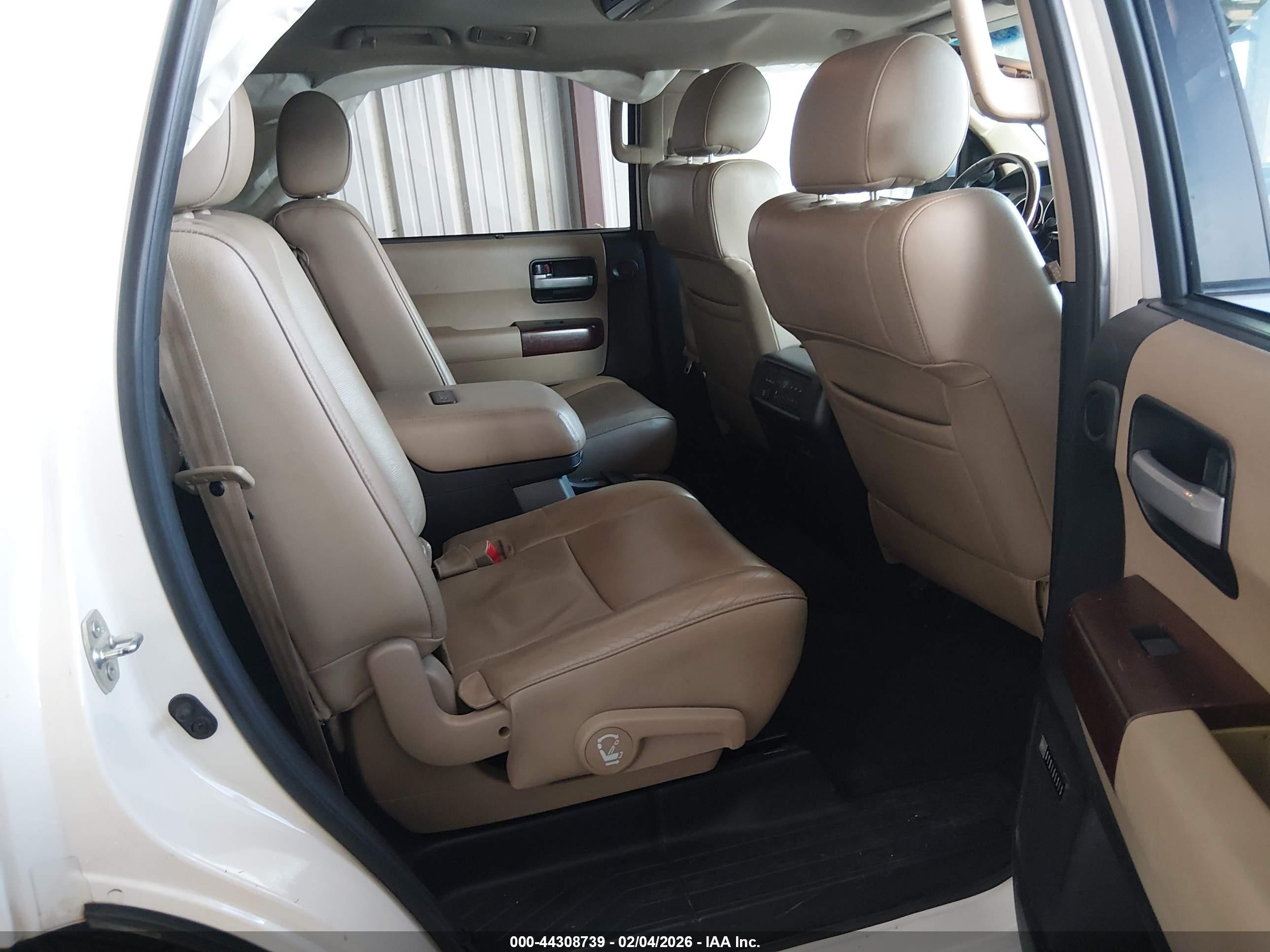 2014 Toyota Sequoia Platinum 5.7l V8 White vin: 5TDYY5G13ES052671