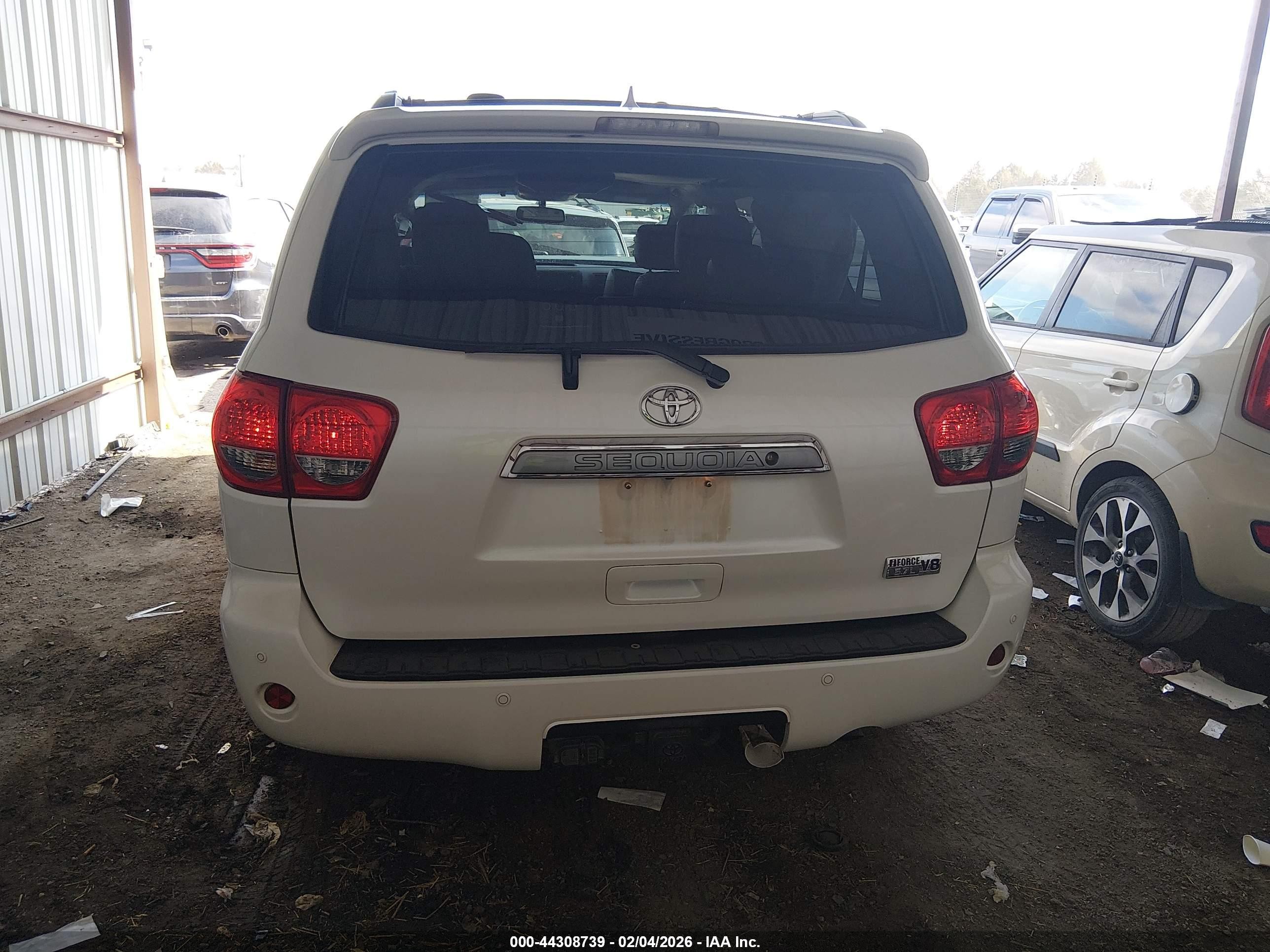 2014 Toyota Sequoia Platinum 5.7l V8 White vin: 5TDYY5G13ES052671