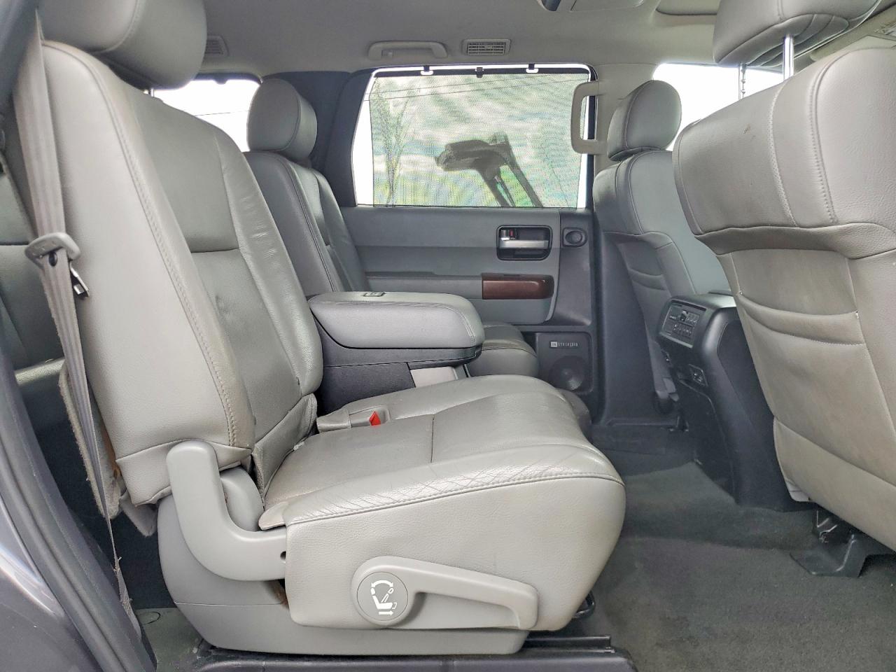 2013 Toyota Sequoia Platinum Gray vin: 5TDYY5G14DS045968