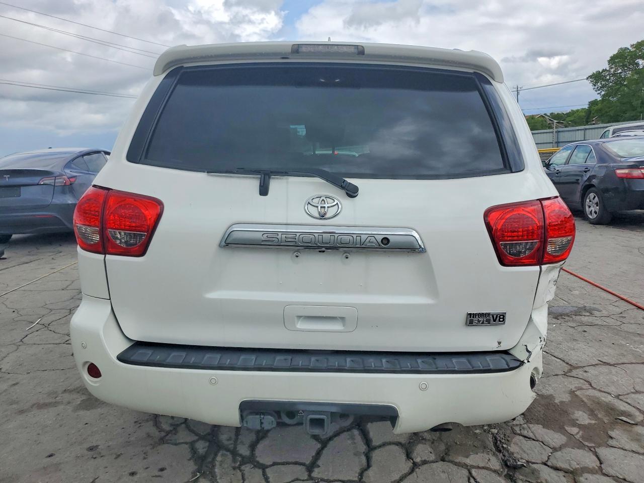 2014 Toyota Sequoia Platinum White vin: 5TDYY5G14ES055806