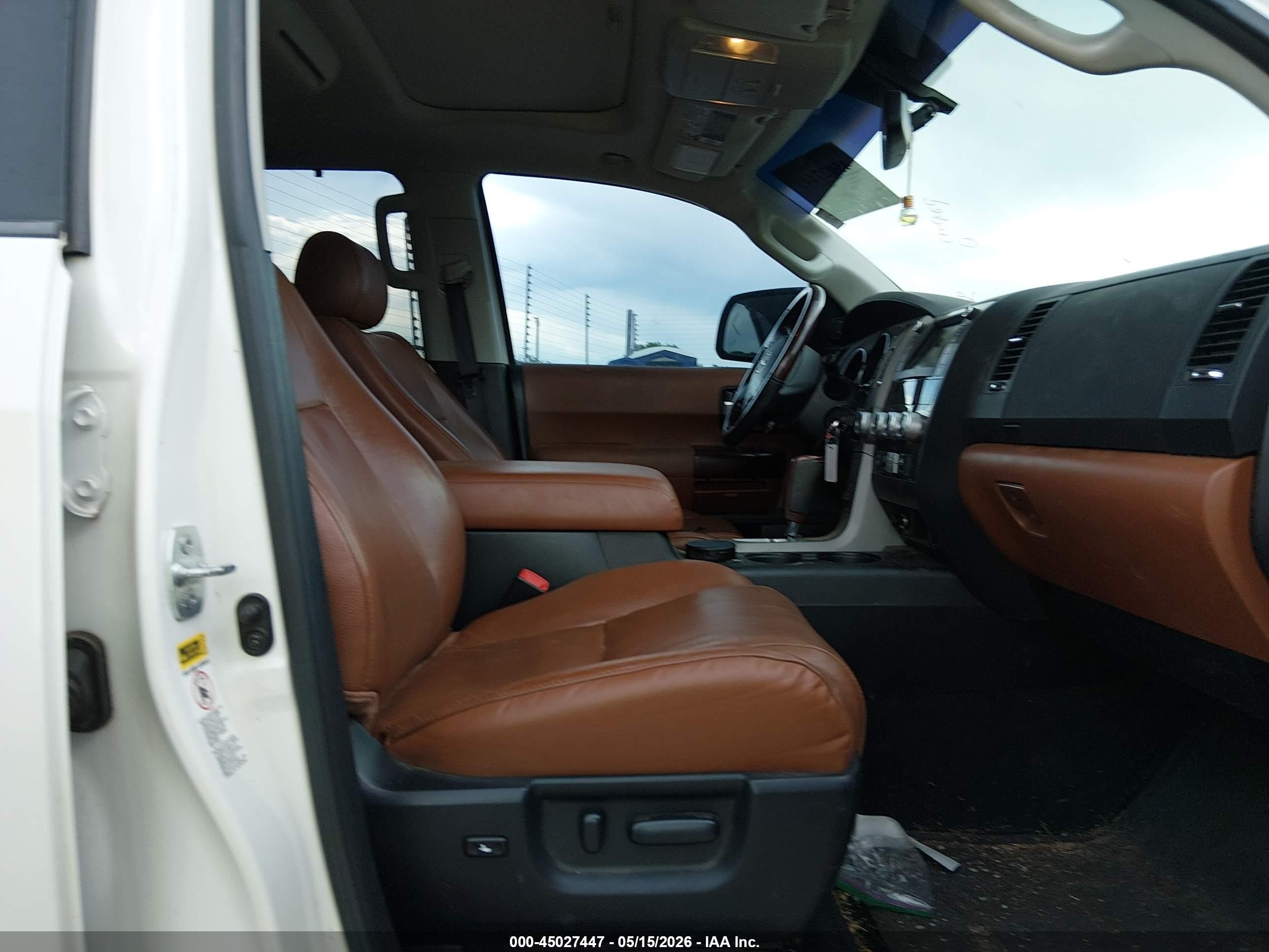 2013 Toyota Sequoia Platinum 5.7l V8 White vin: 5TDYY5G17DS047763