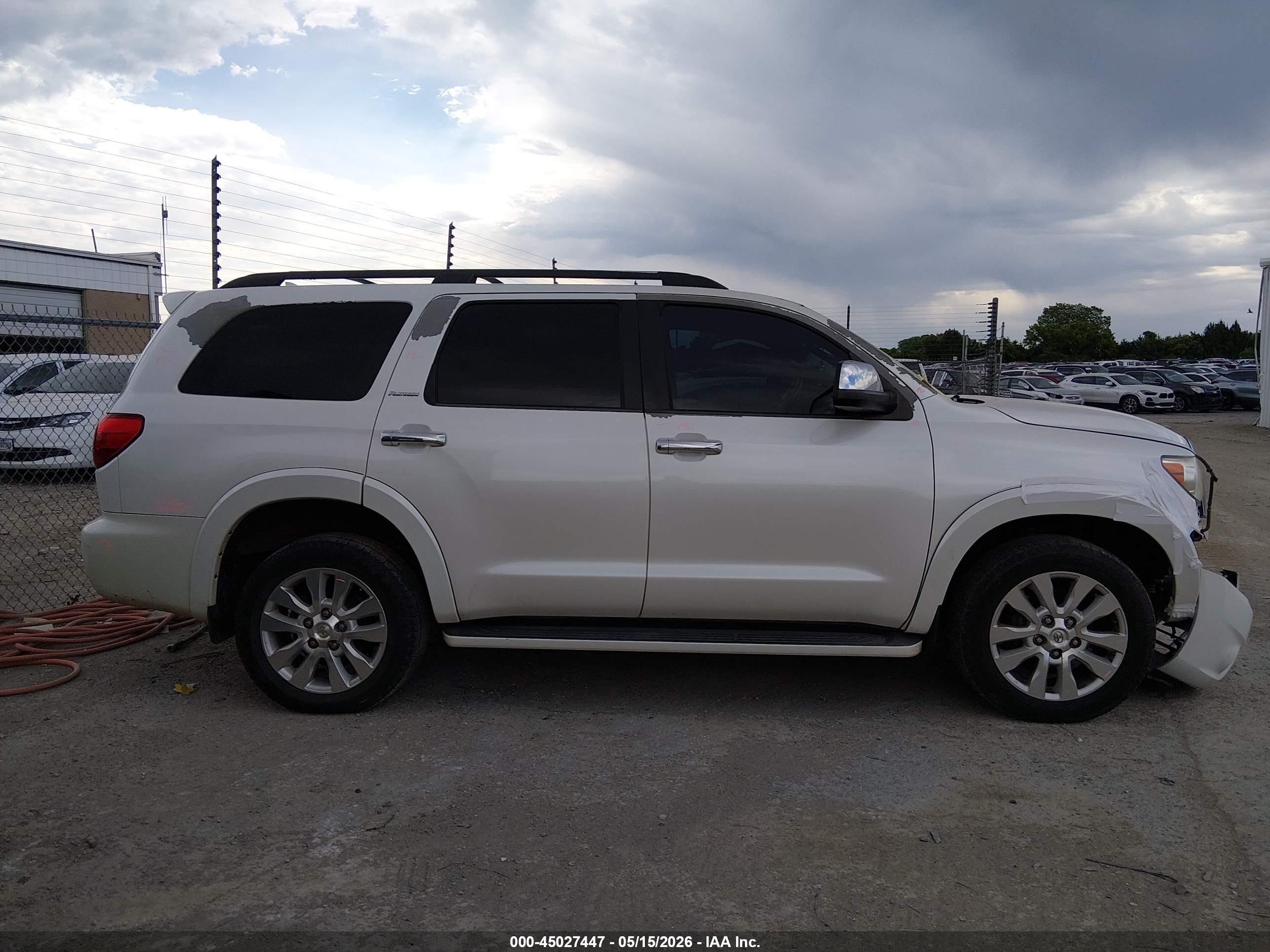 2013 Toyota Sequoia Platinum 5.7l V8 White vin: 5TDYY5G17DS047763