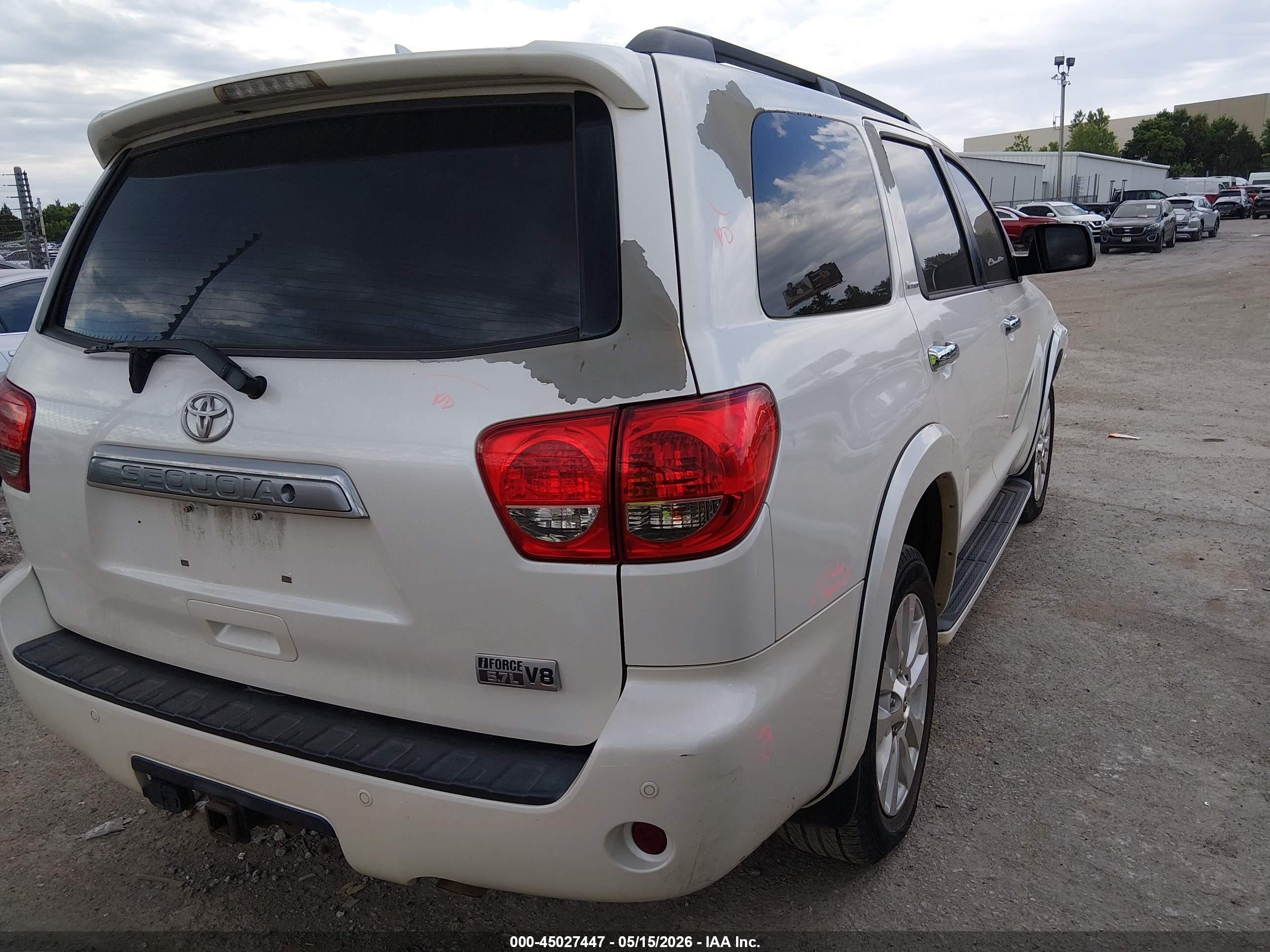 2013 Toyota Sequoia Platinum 5.7l V8 White vin: 5TDYY5G17DS047763