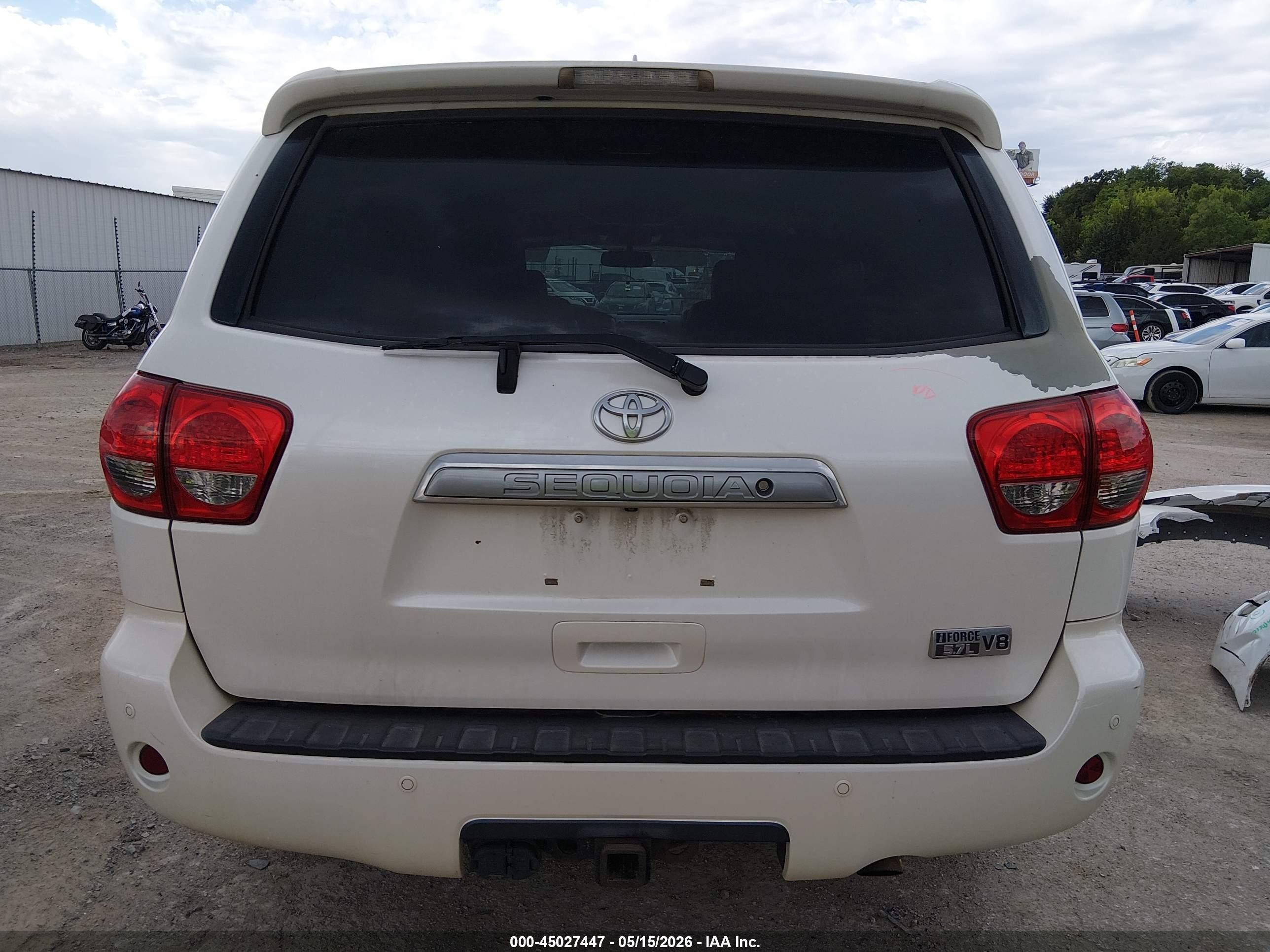 2013 Toyota Sequoia Platinum 5.7l V8 White vin: 5TDYY5G17DS047763