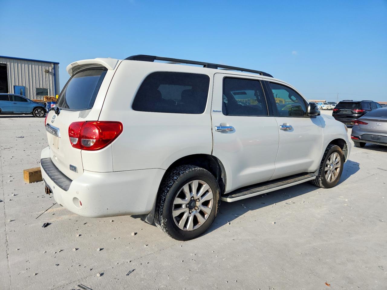 2010 Toyota Sequoia Platinum Белый vin: 5TDYY5G18AS029736
