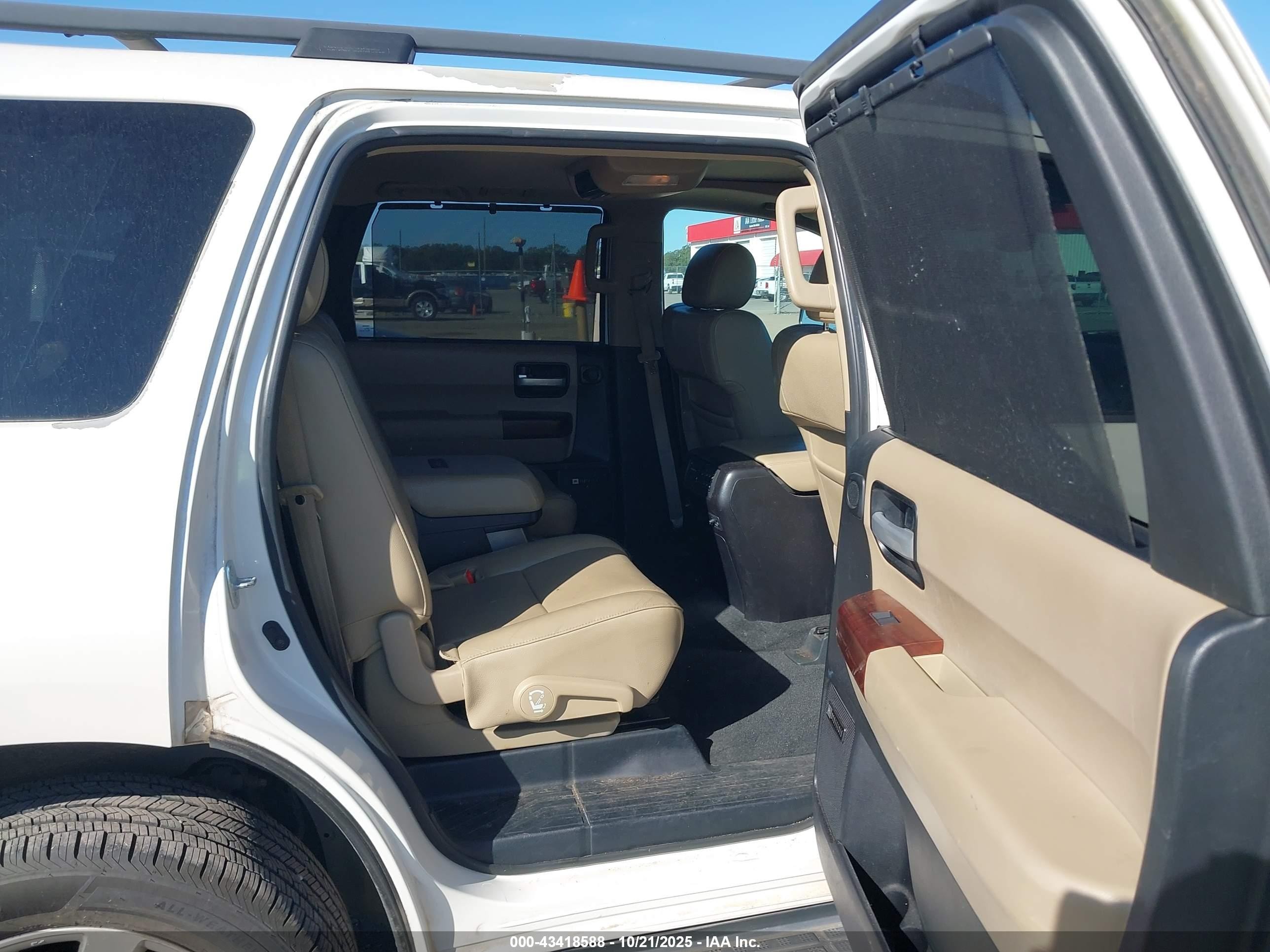 2014 Toyota Sequoia Platinum 5.7l V8 White vin: 5TDYY5G18ES054089