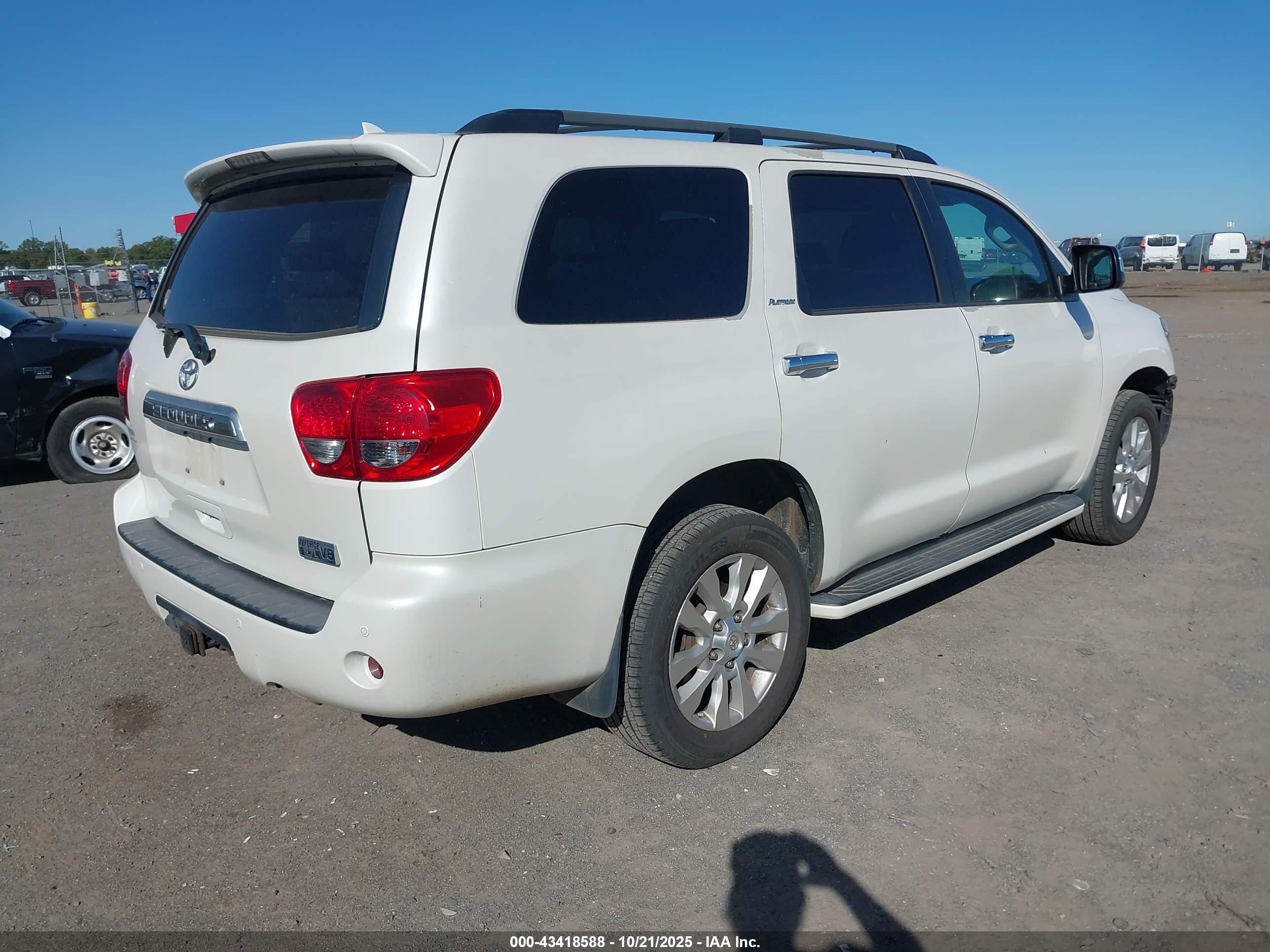 2014 Toyota Sequoia Platinum 5.7l V8 White vin: 5TDYY5G18ES054089