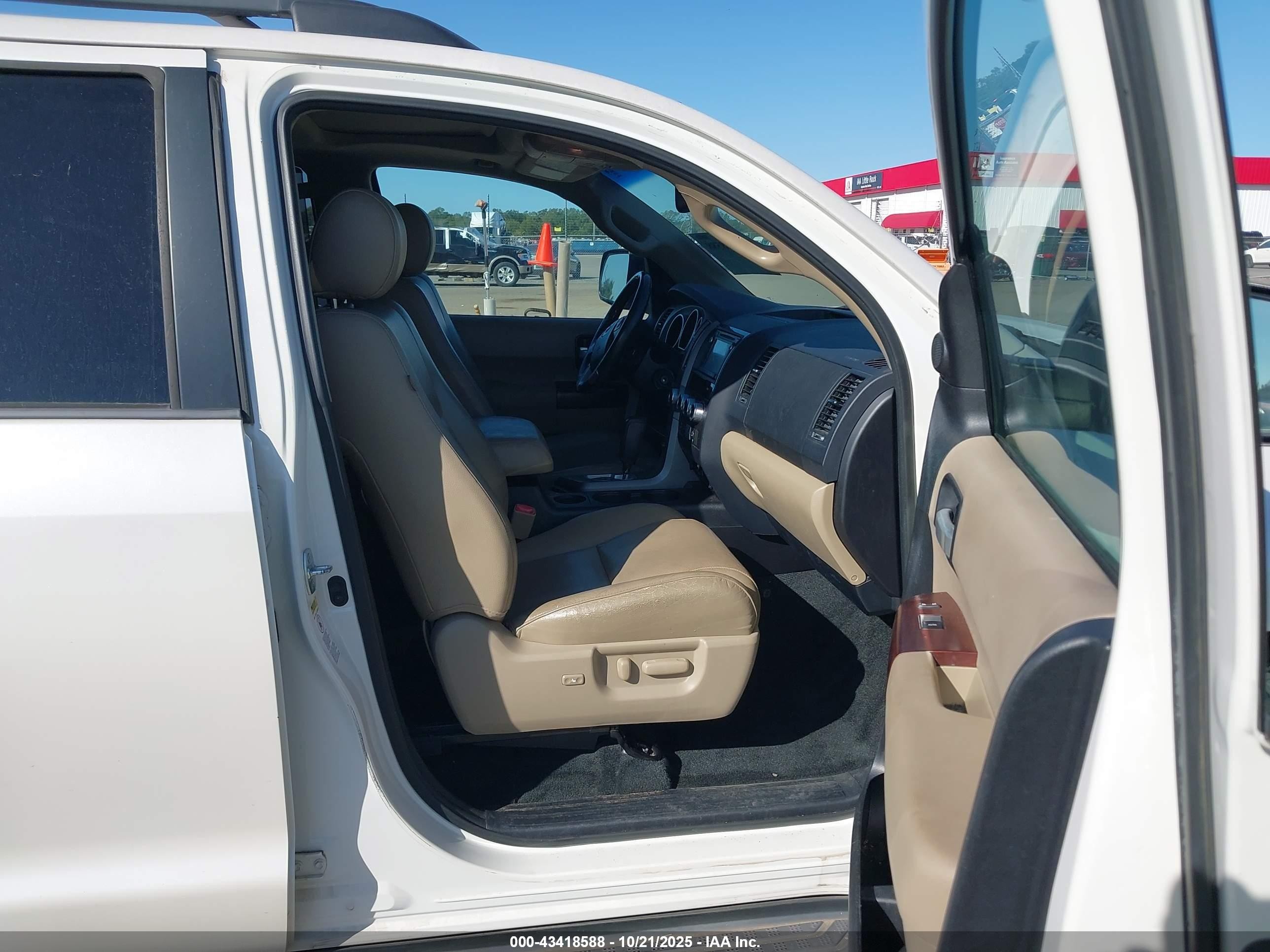 2014 Toyota Sequoia Platinum 5.7l V8 White vin: 5TDYY5G18ES054089