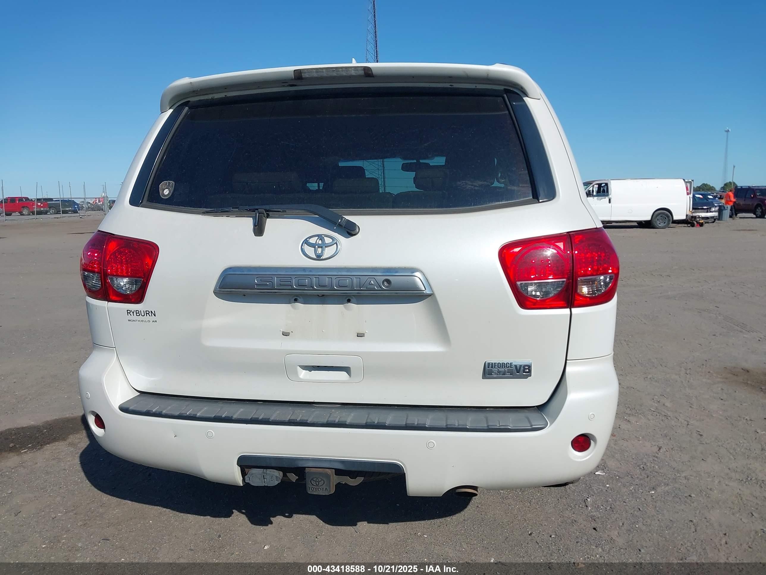 2014 Toyota Sequoia Platinum 5.7l V8 White vin: 5TDYY5G18ES054089