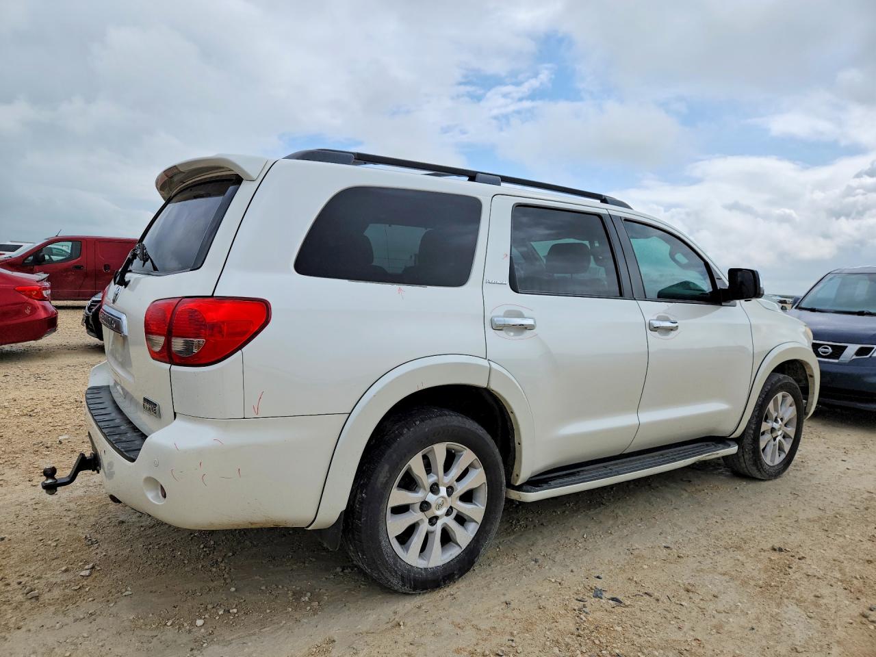 2015 Toyota Sequoia Platinum White vin: 5TDYY5G18FS057950