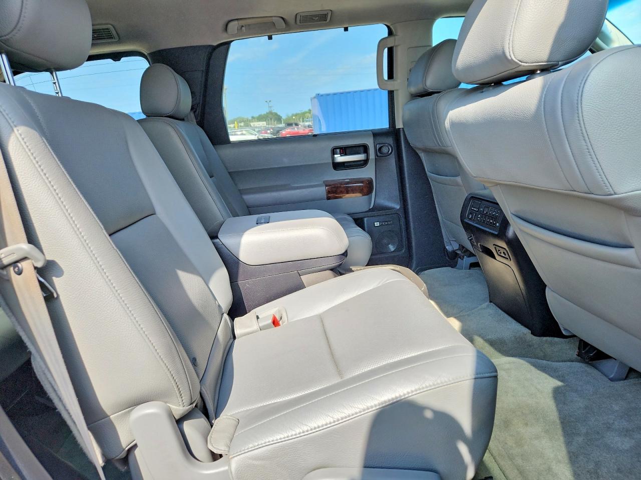 2010 Toyota Sequoia Platinum Blue vin: 5TDYY5G19AS025002